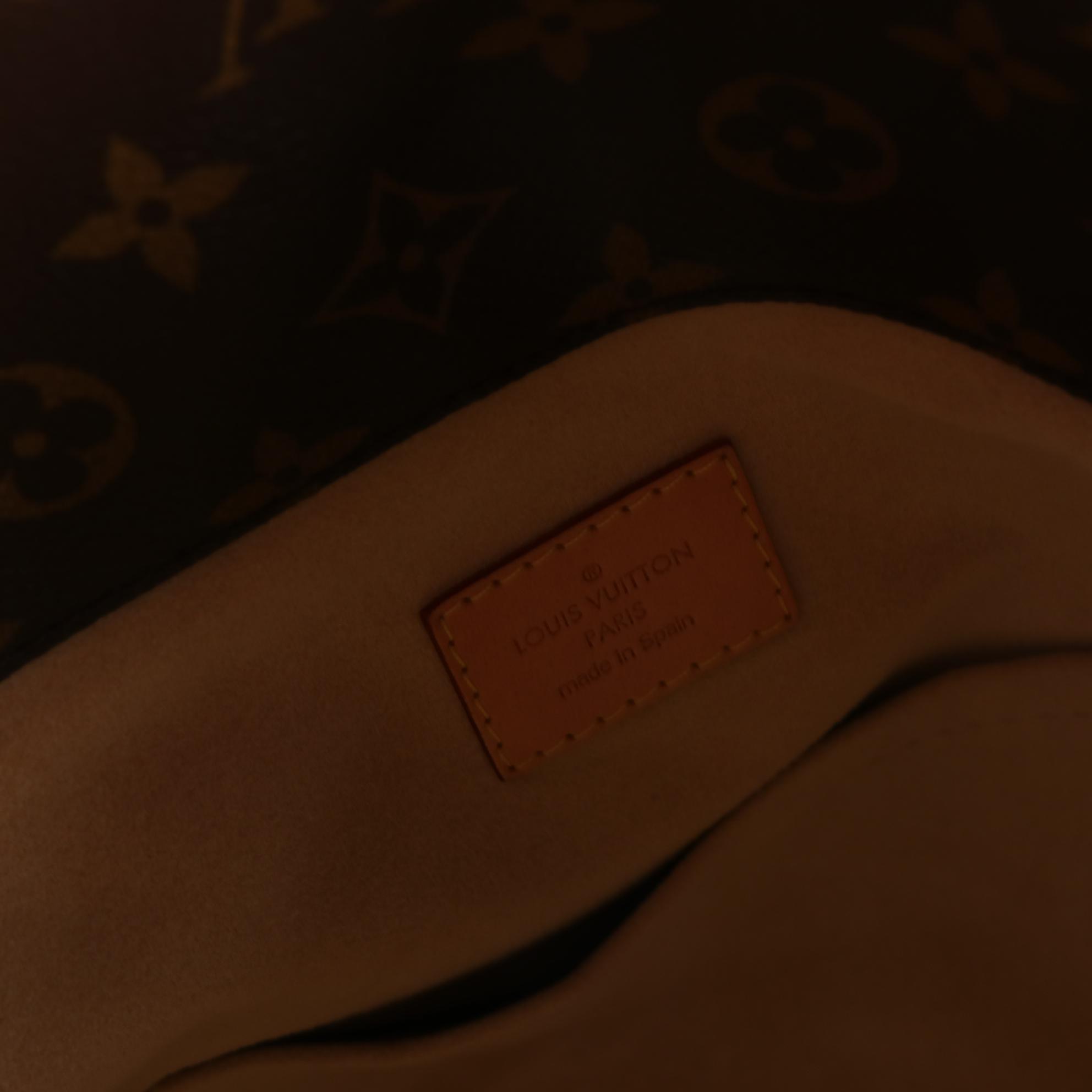 Louis Vuitton Artsy MM Tote Bag in Monogram Canvas