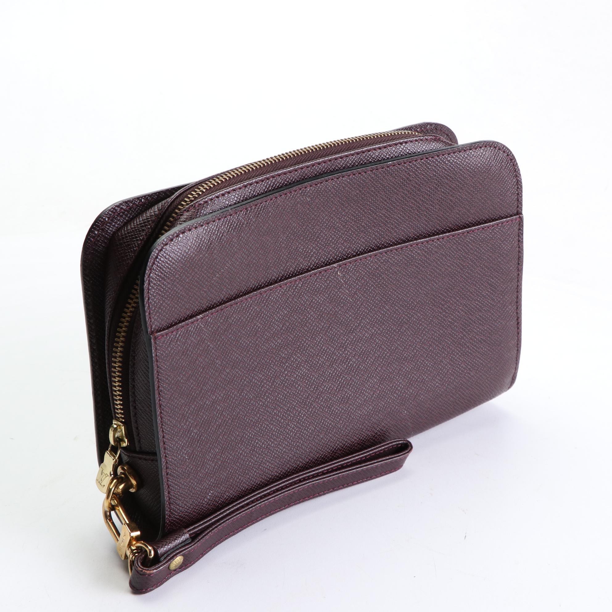 Louis Vuitton Pochette Baïkal Clutch Bag in Taïga Leather