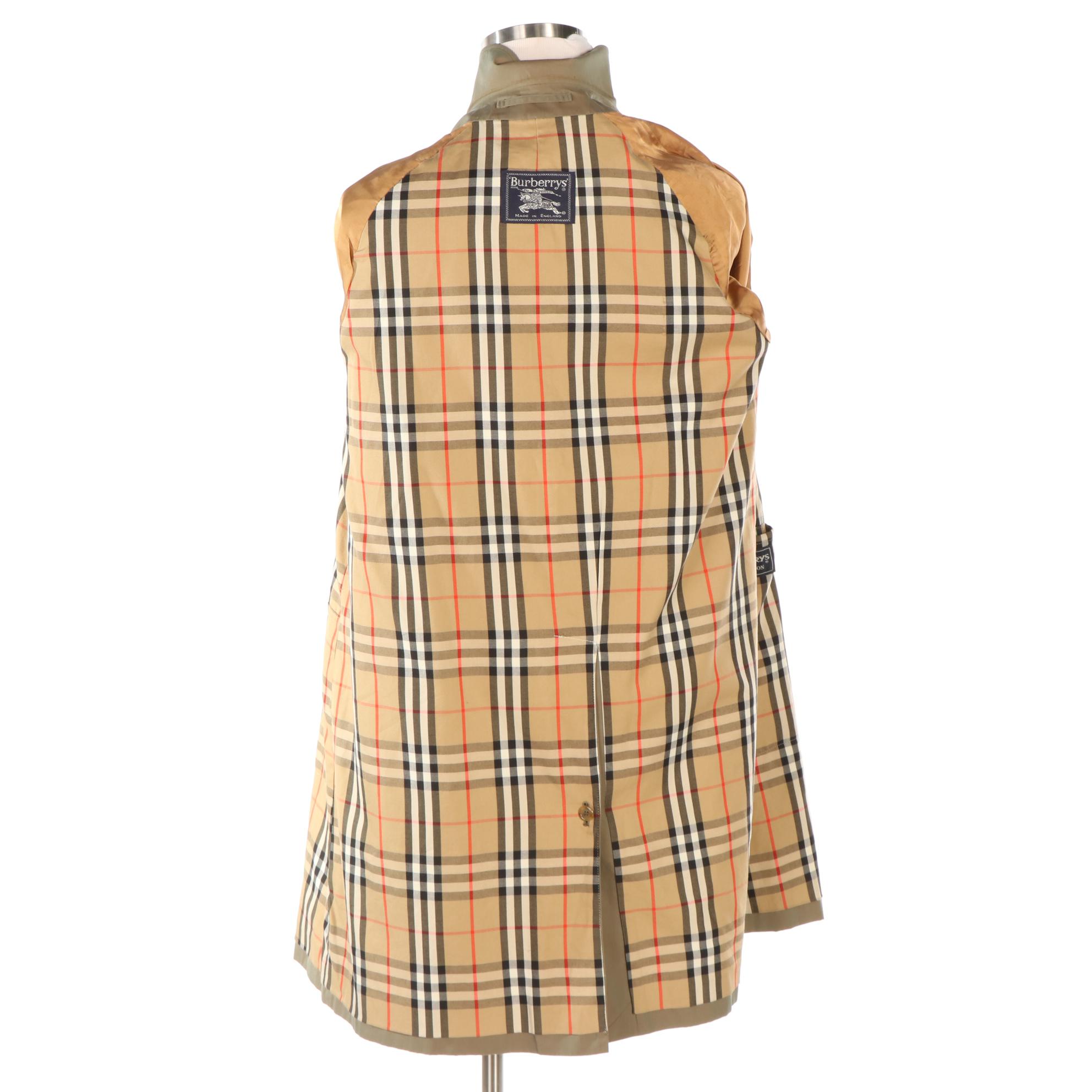 Men's Burberrys Raglan Sleeve Raincoat in Cotton