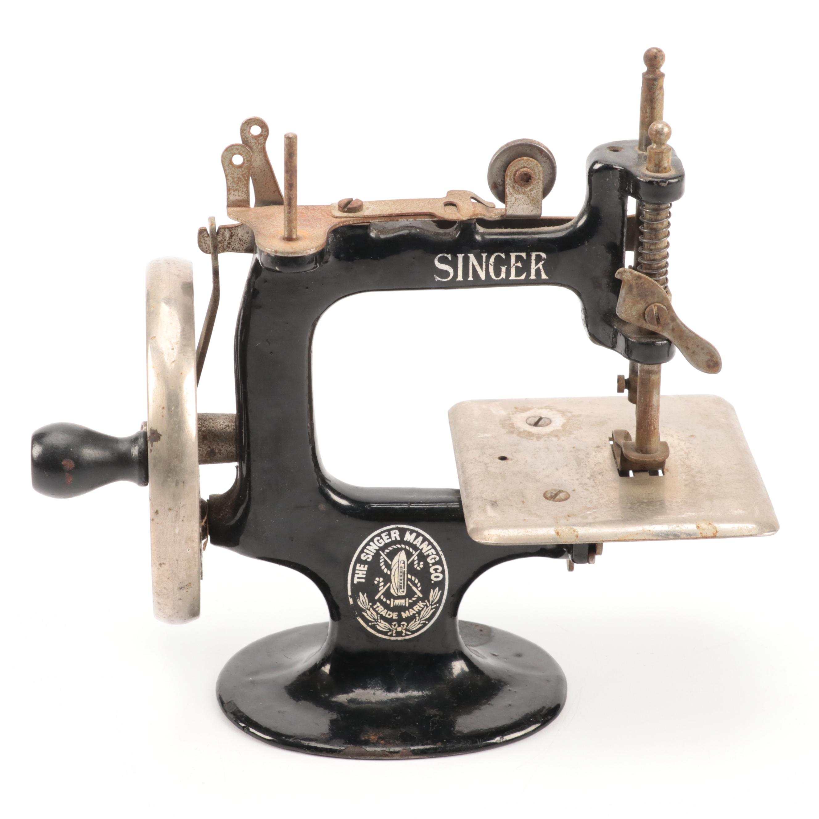 Singer Miniature Child's Sewing Machine, Early 20th Century