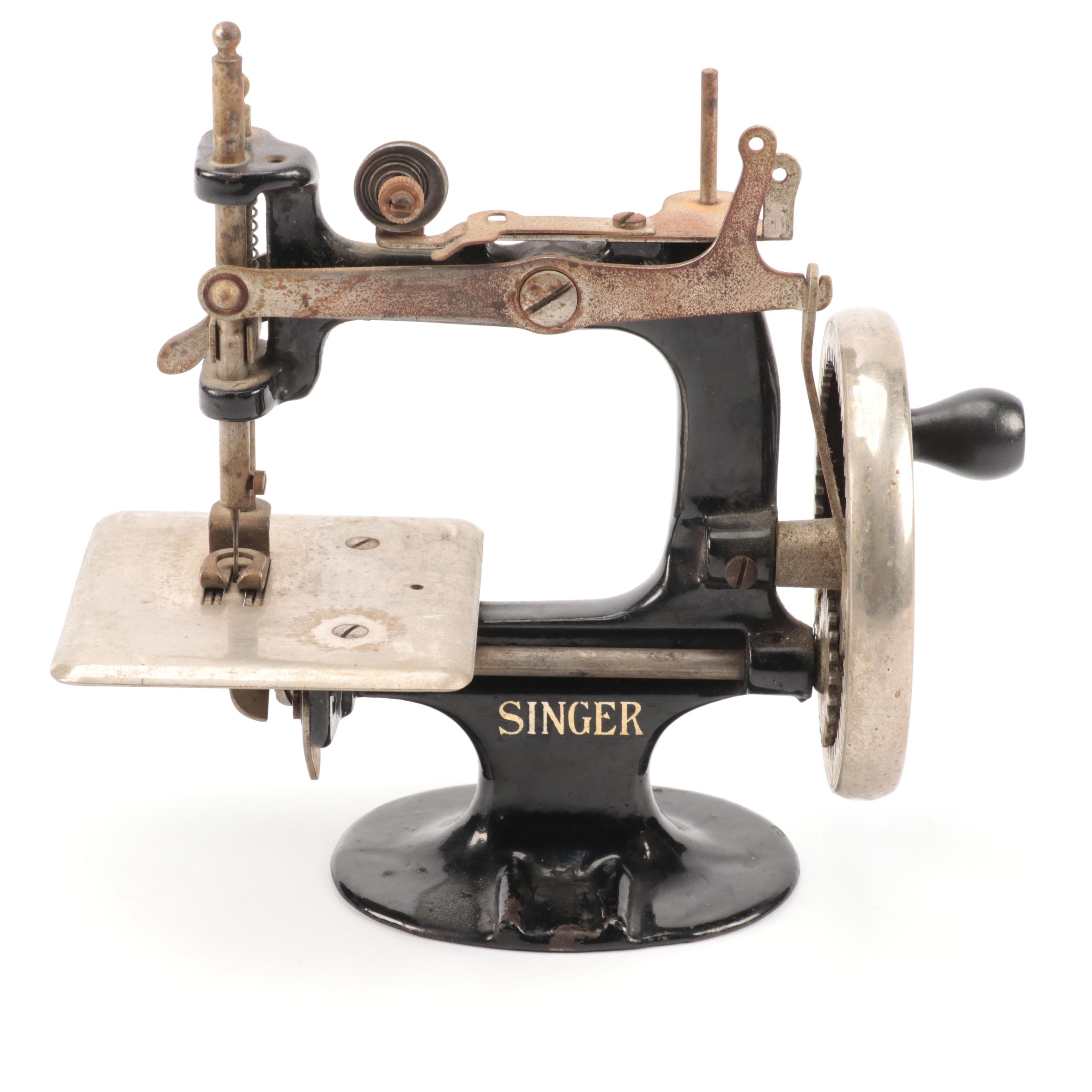 Singer Miniature Child's Sewing Machine, Early 20th Century