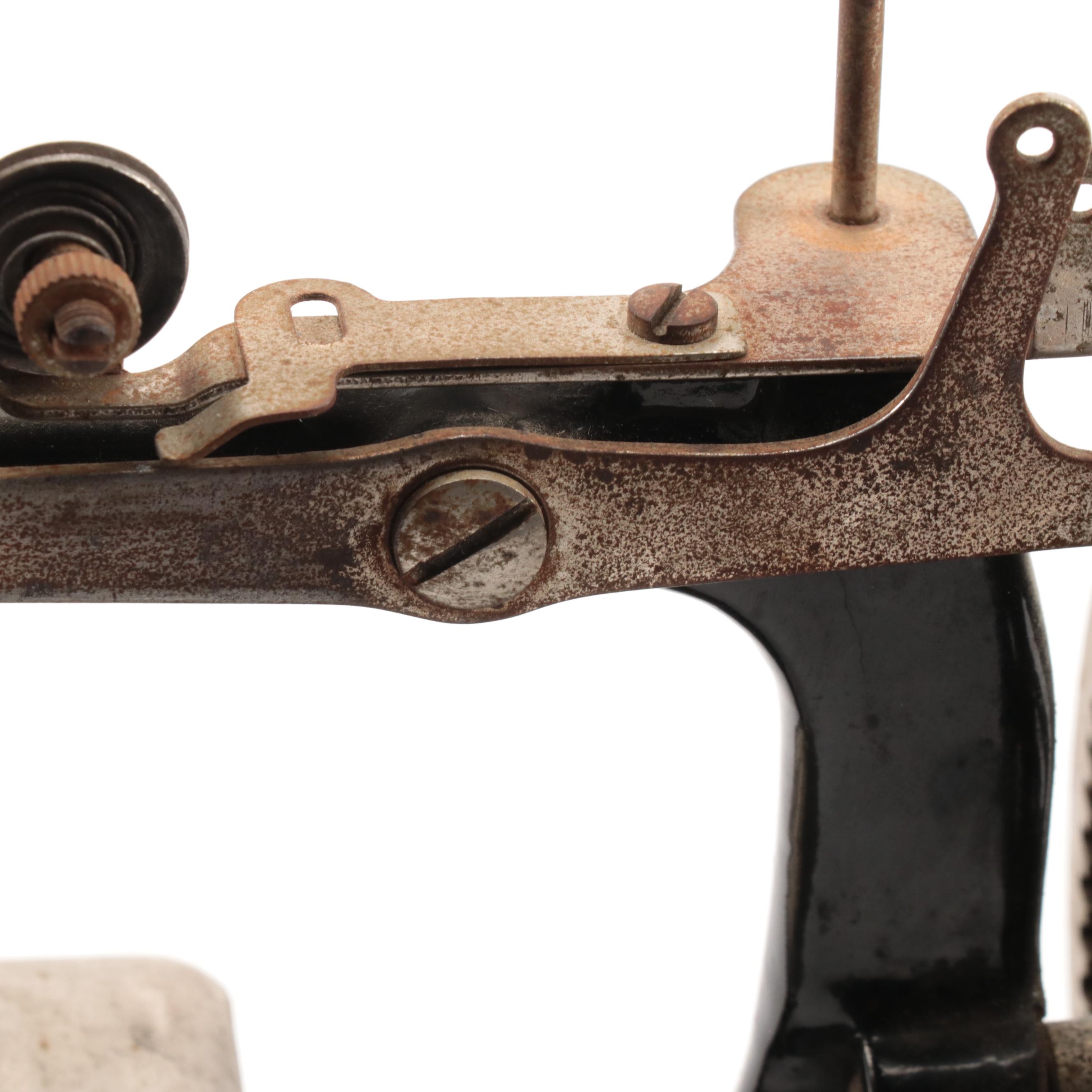 Singer Miniature Child's Sewing Machine, Early 20th Century