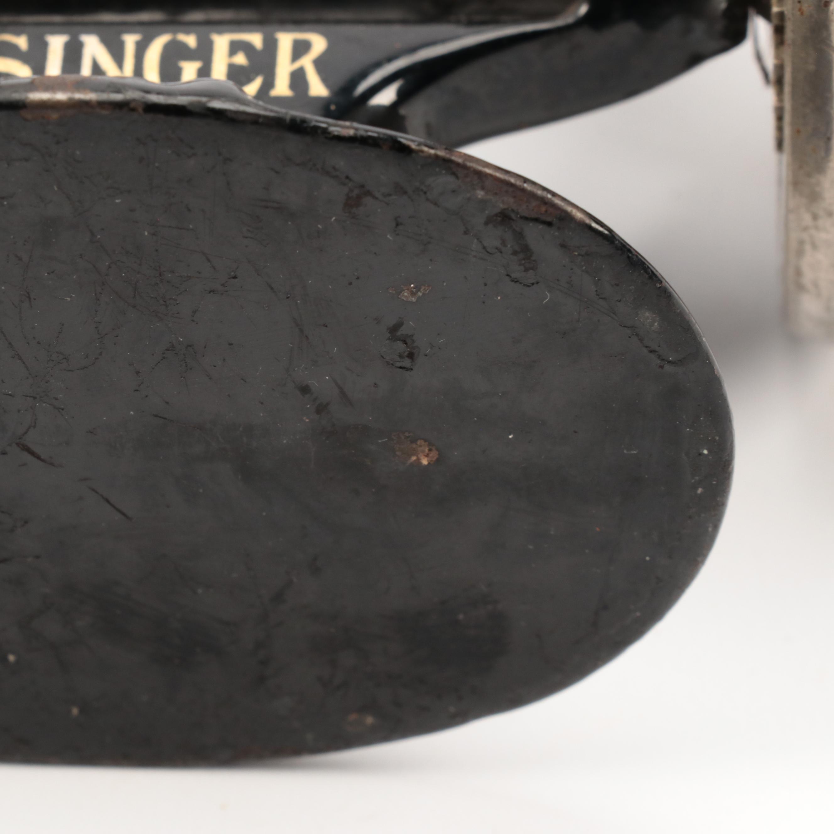 Singer Miniature Child's Sewing Machine, Early 20th Century