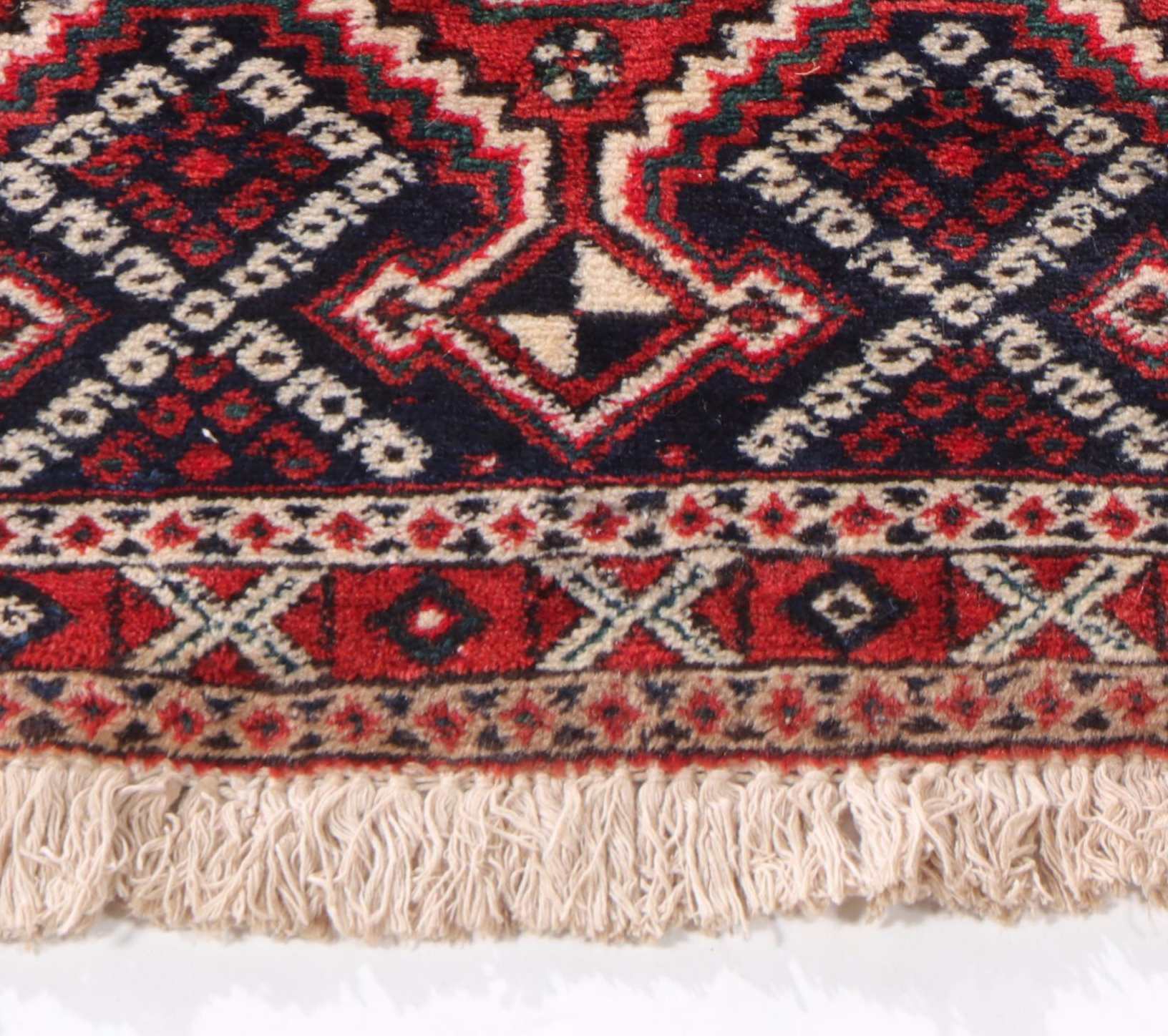 3'10 x 5'9 Hand-Knotted Persian Shiraz Area Rug