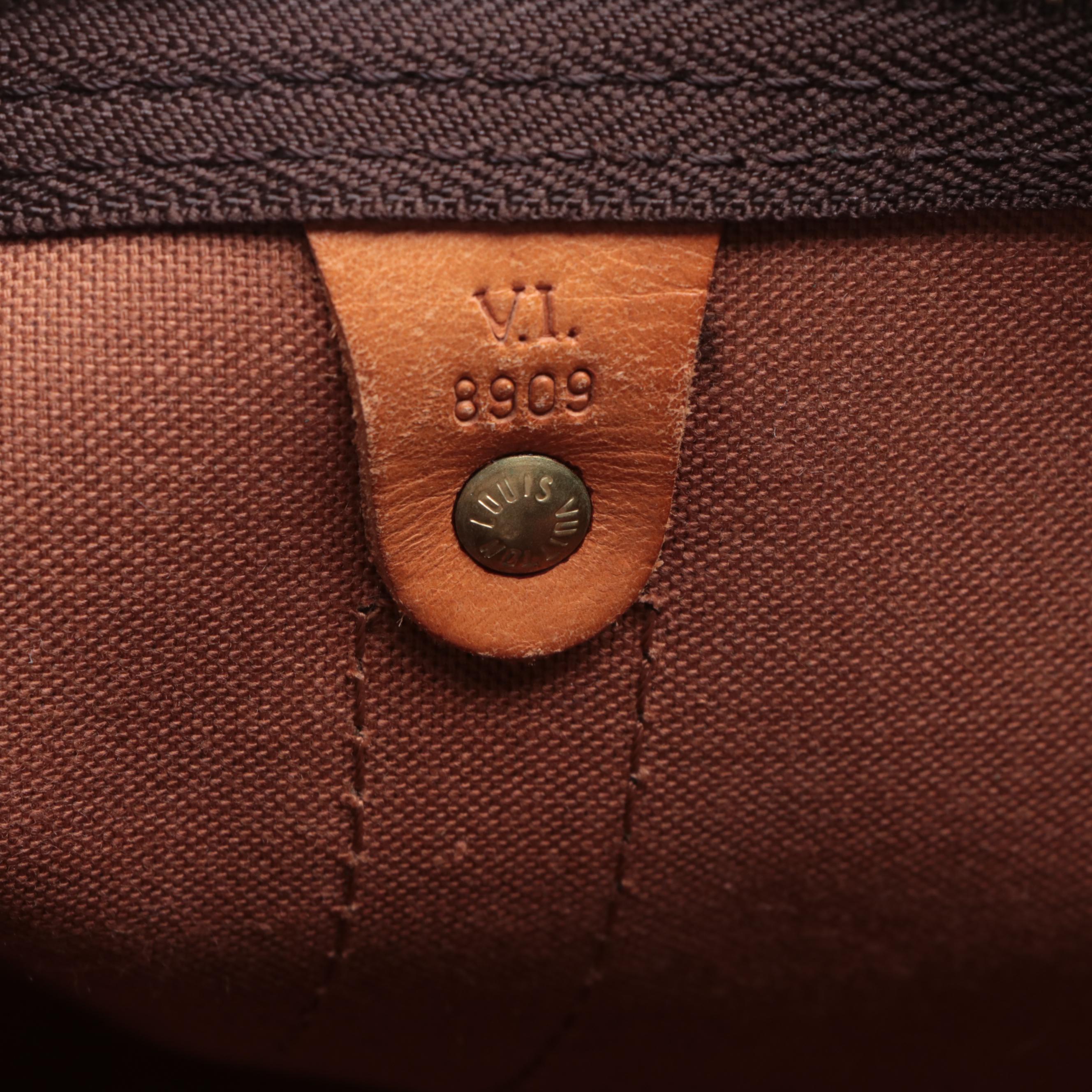 Louis Vuitton Keepall 55 Bandoulière Duffle Bag in Monogram Canvas and Leather