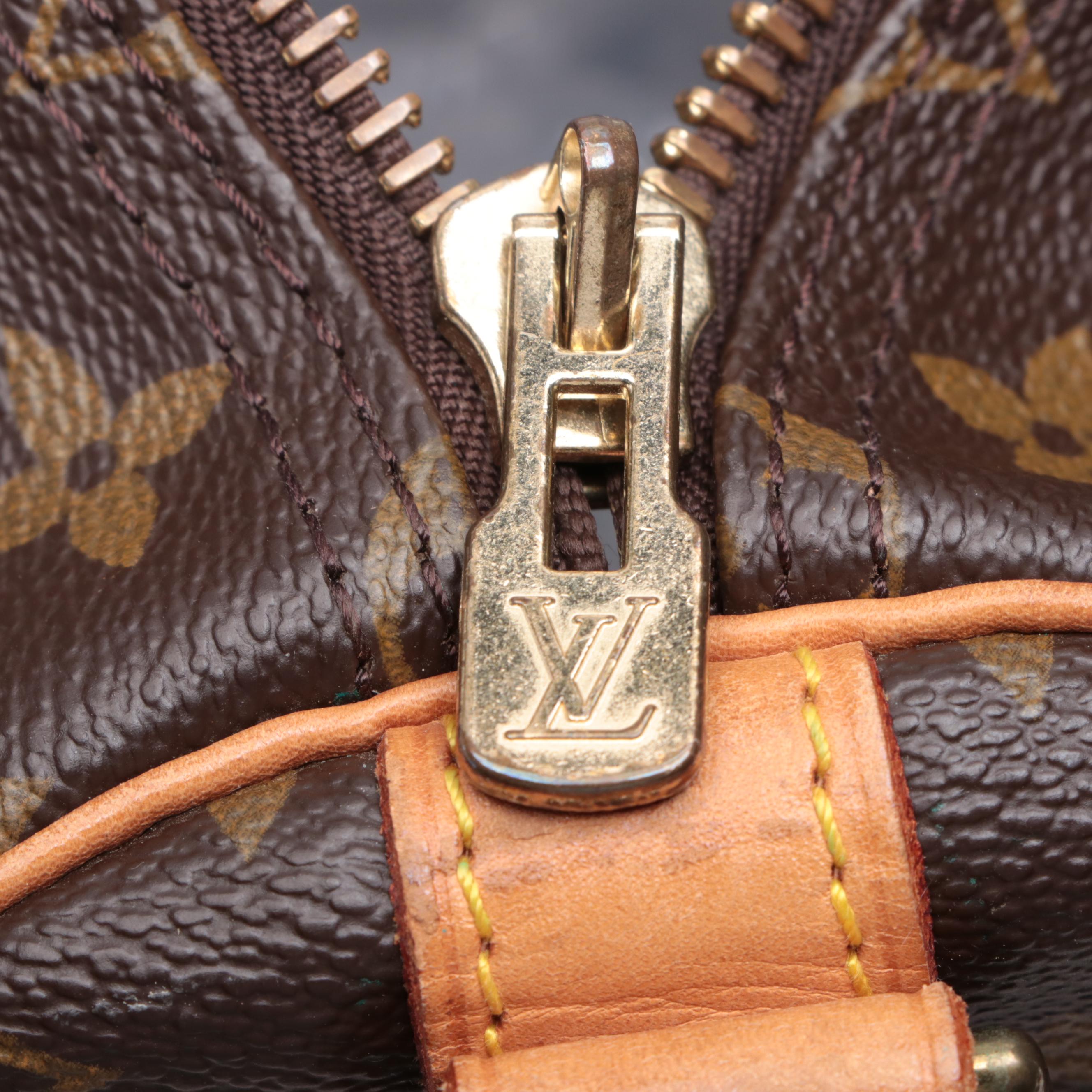 Louis Vuitton Keepall 55 Bandoulière Duffle Bag in Monogram Canvas and Leather