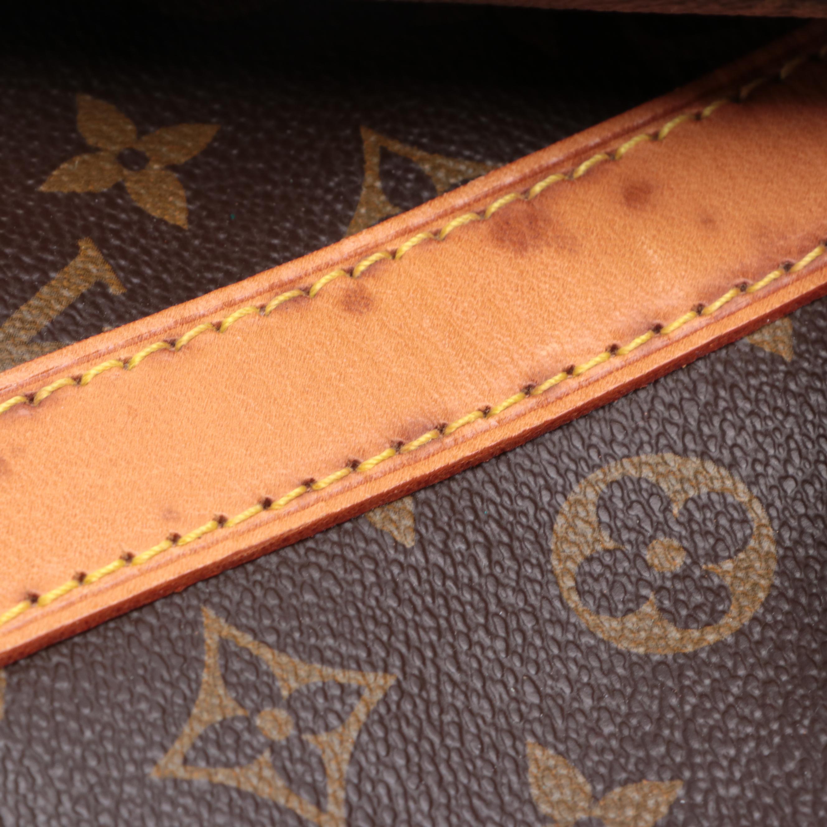 Louis Vuitton Keepall 55 Bandoulière Duffle Bag in Monogram Canvas and Leather