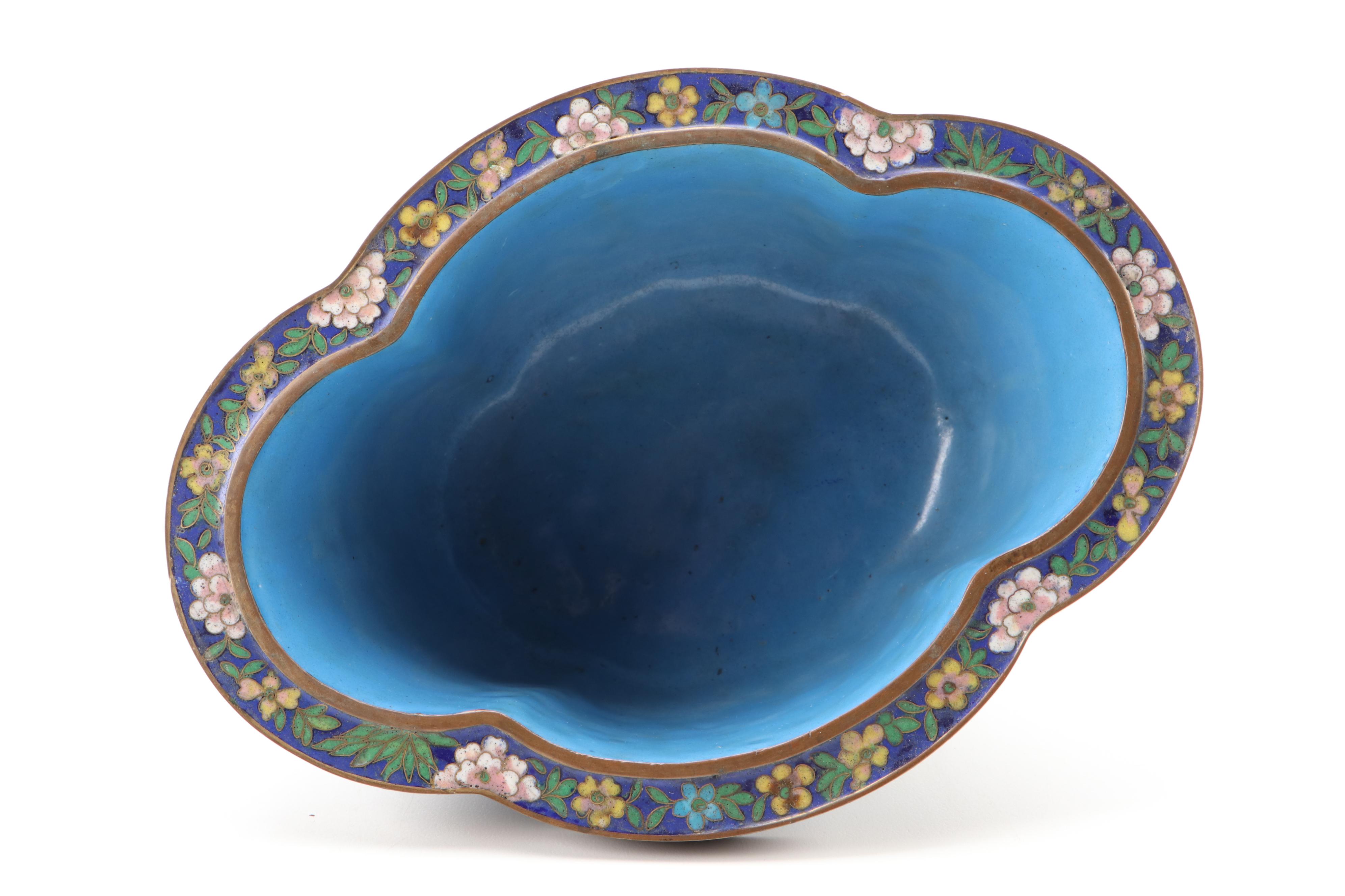 Chinese Cloisonné Garden Motif Quatrefoil Footed Bowl