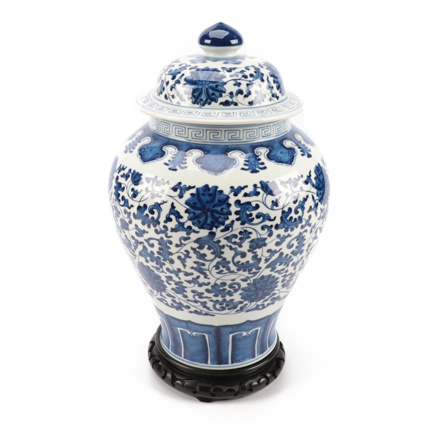 Chinese Blue and White Porcelain Ginger Jar with Stand