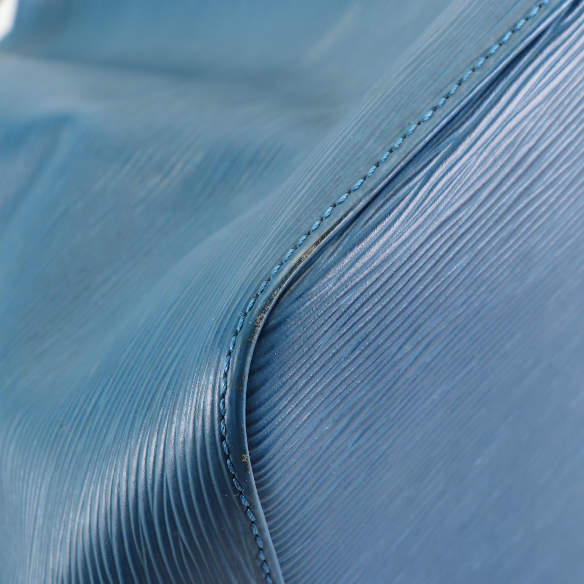 Louis Vuitton Petit Noé Bucket Bag in Toledo Blue Epi and Smooth Leather