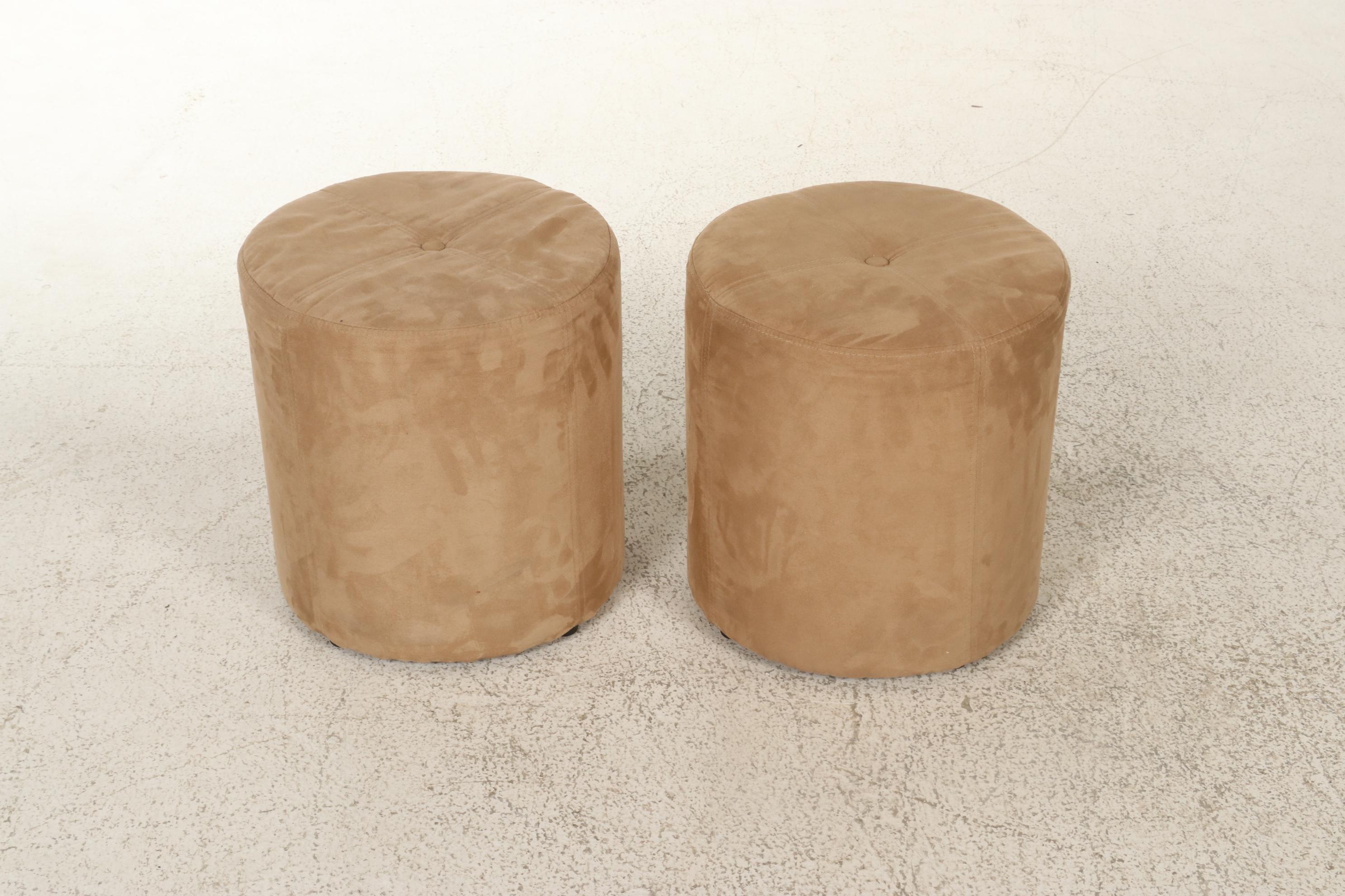 Wellington Hall Walnut-Finish Side Table with Pair of Poufs