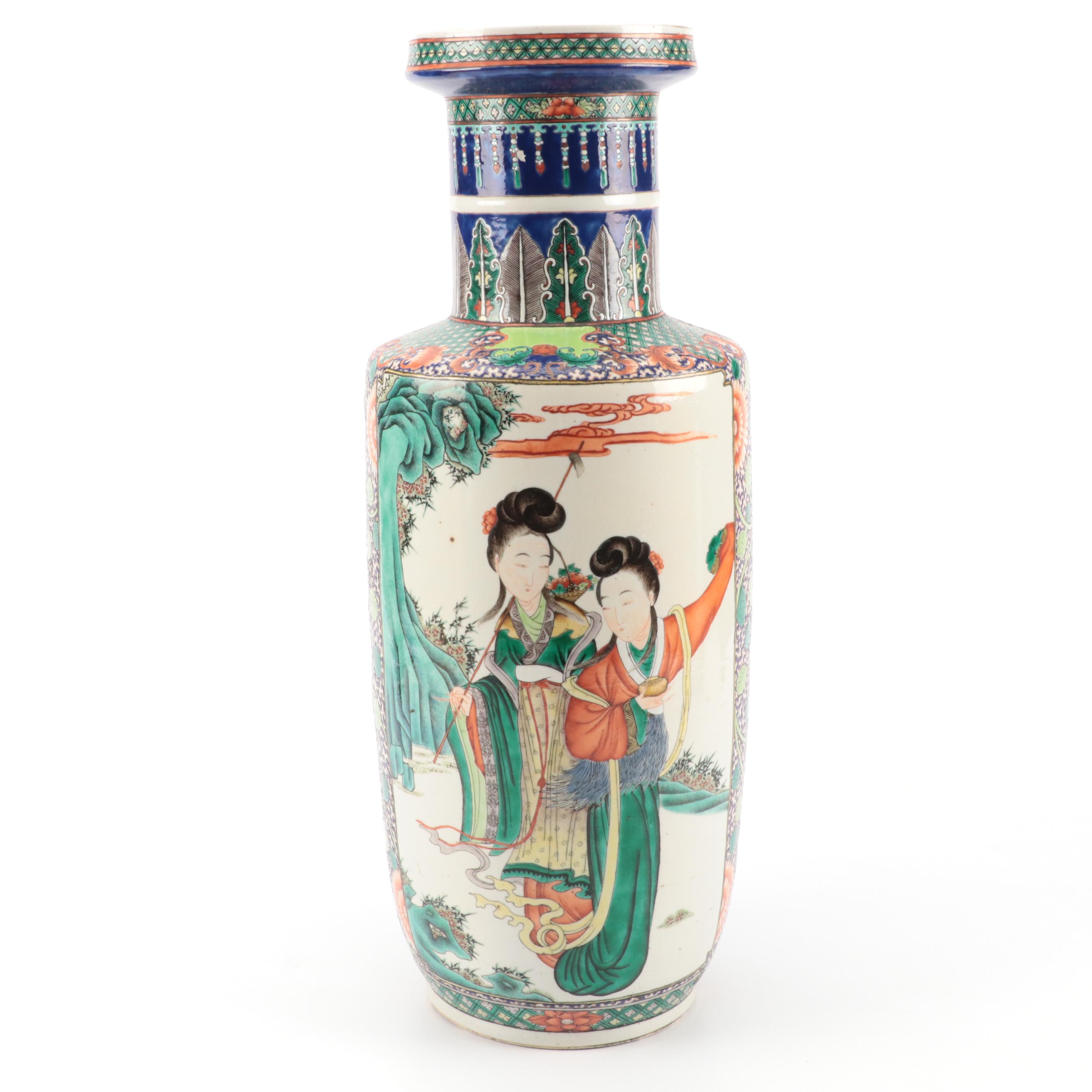 Chinese Porcelain Wucai Glaze Vase