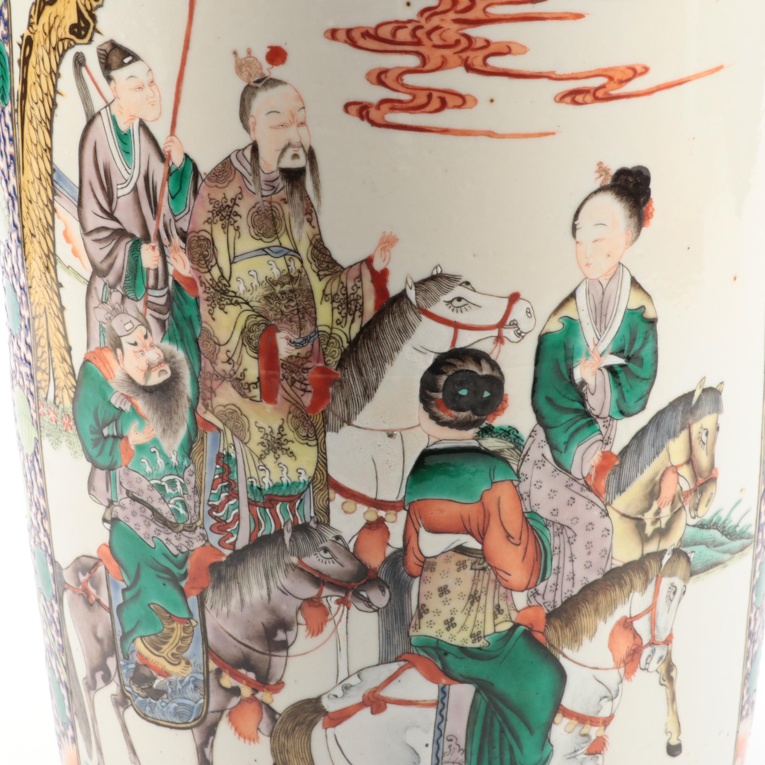 Chinese Porcelain Wucai Glaze Vase