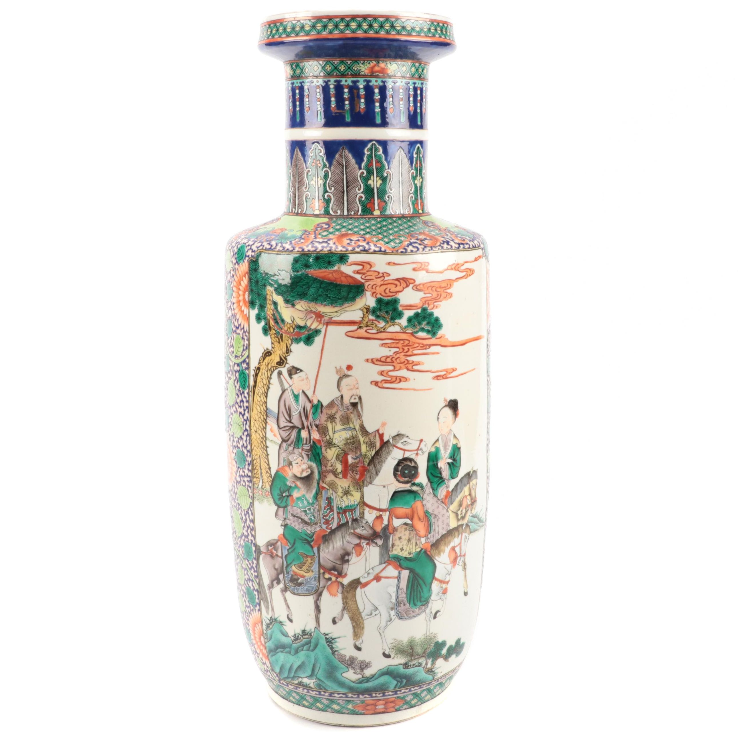Chinese Porcelain Wucai Glaze Vase
