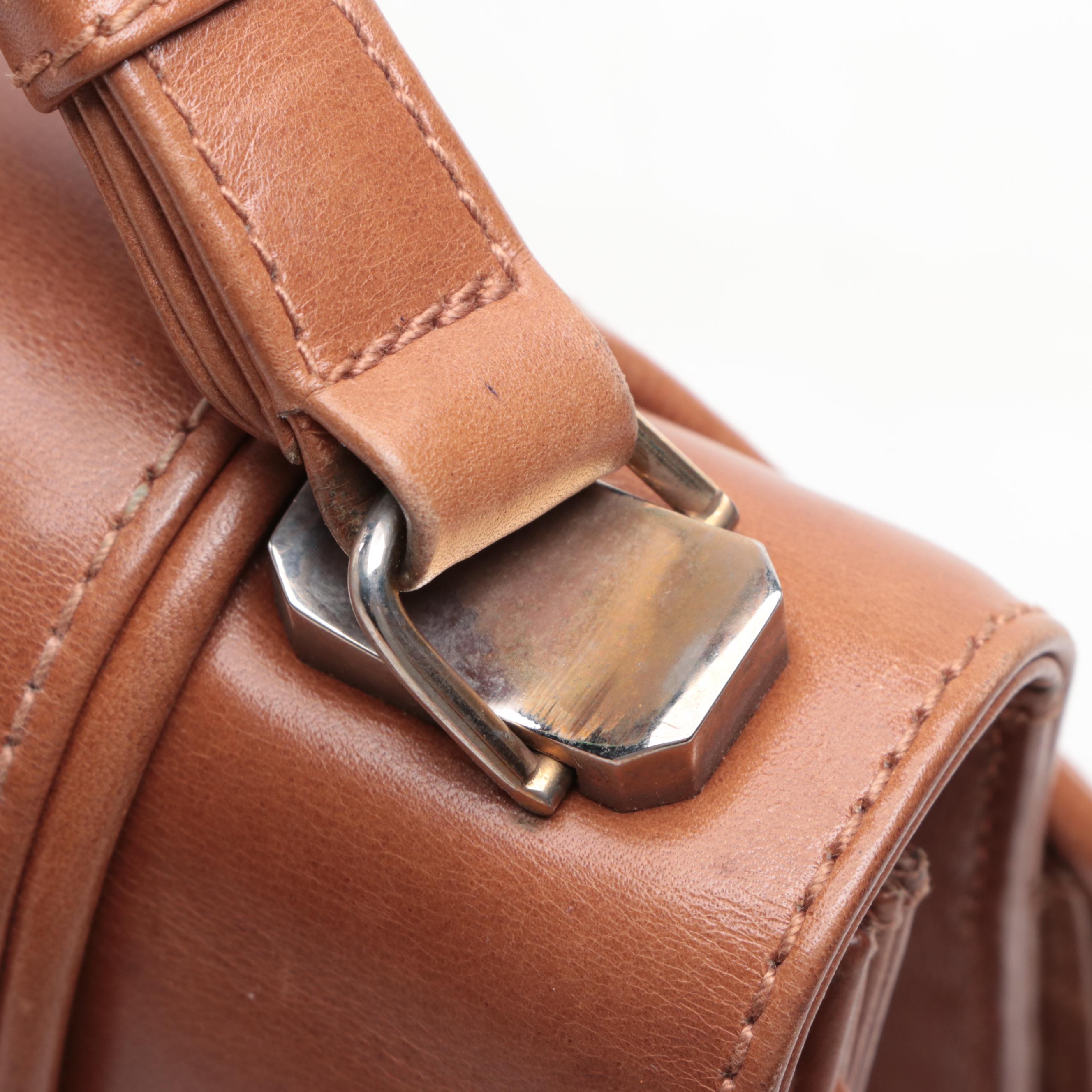 Gucci Flap Front Handbag in Brown Leather