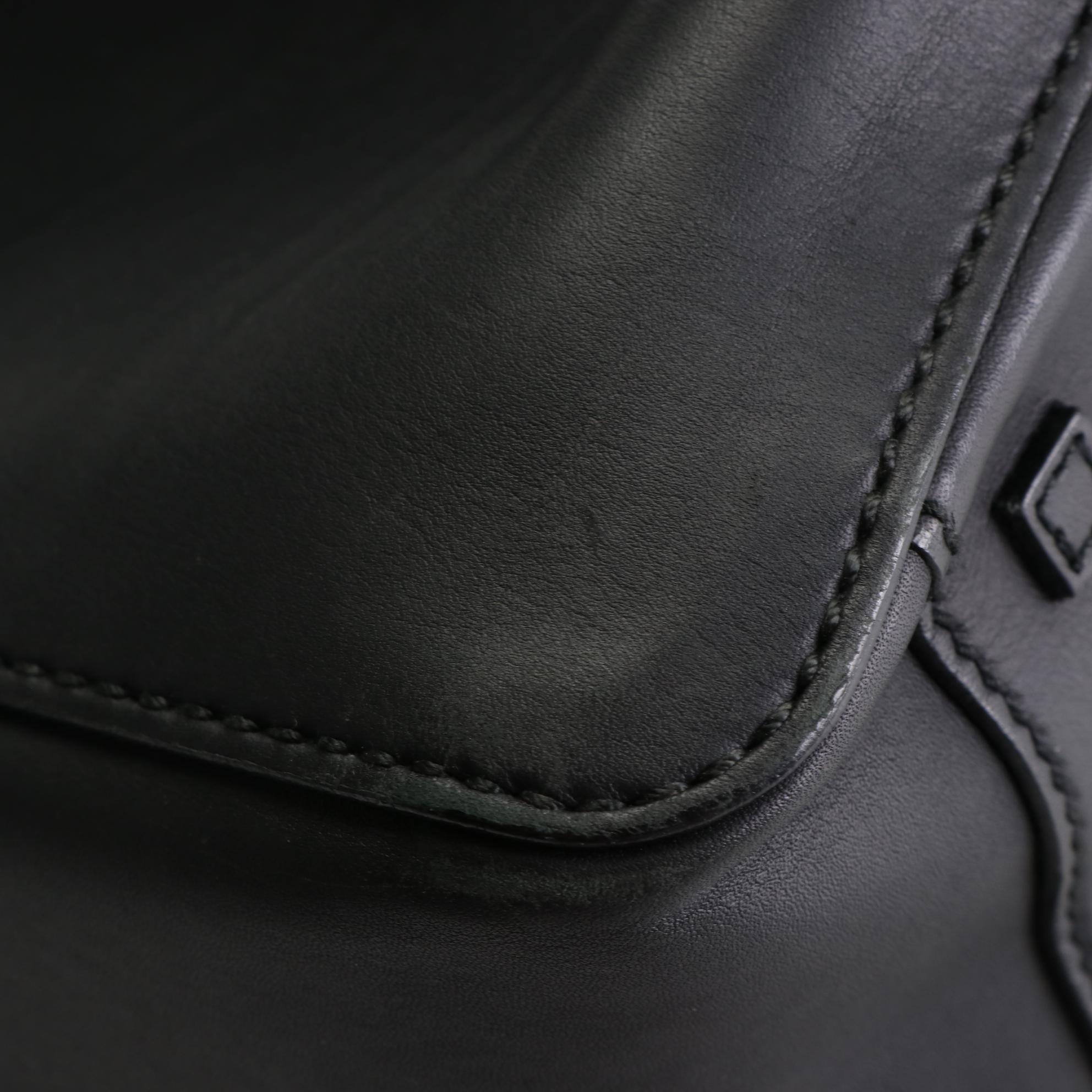 Gucci Shoulder Tote with Zip Pouch in Smooth Black Leather with Small Pouch