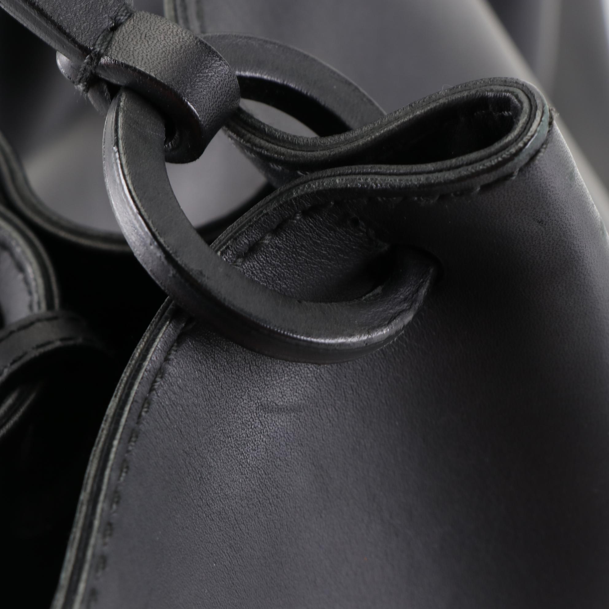 Gucci Shoulder Tote with Zip Pouch in Smooth Black Leather with Small Pouch