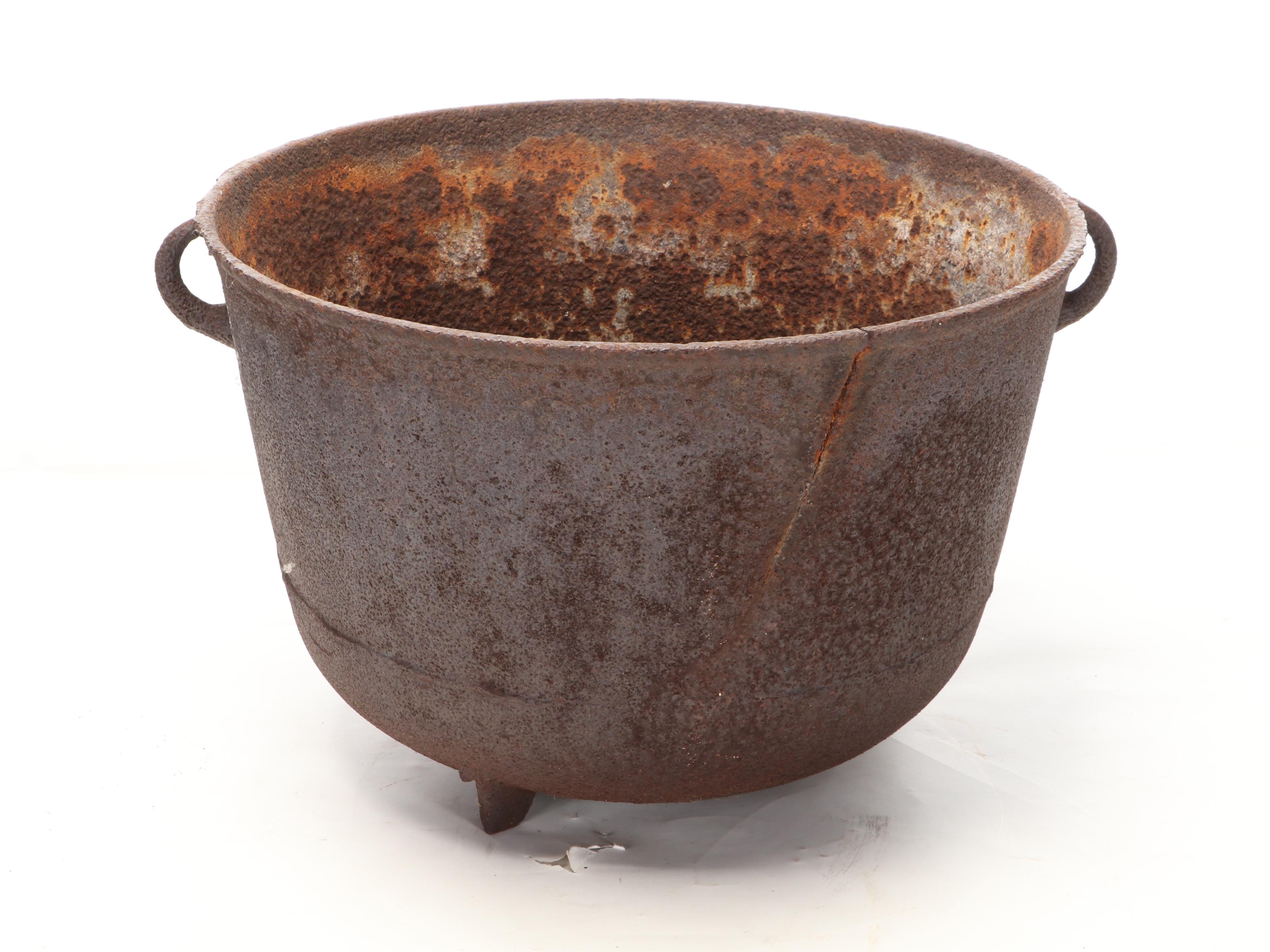 Cast Iron Boiler Tub with with Footed Cauldrons