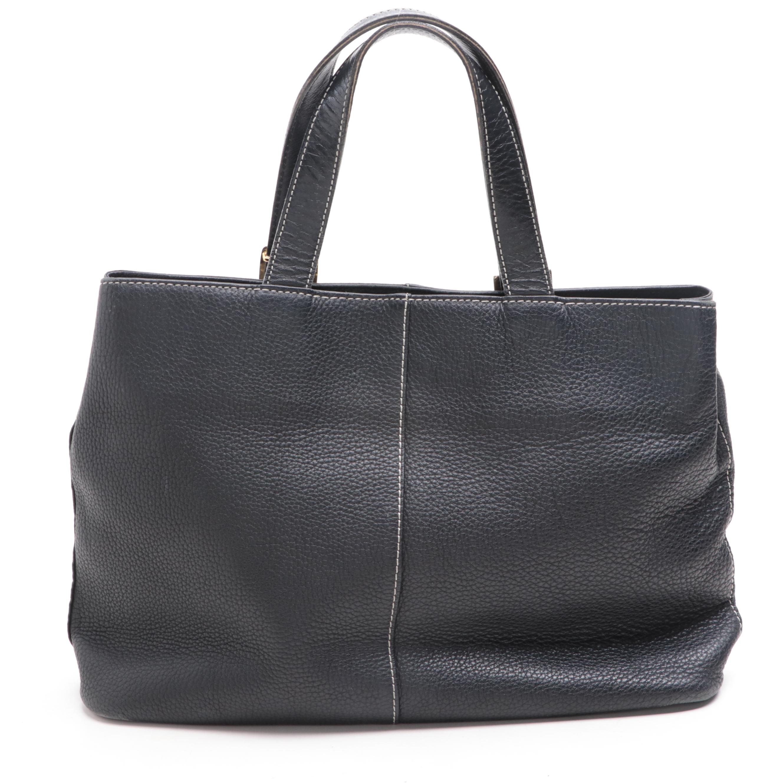 Burberrys Handbag in Black Pebble Grain Leather with Contrast Stitching