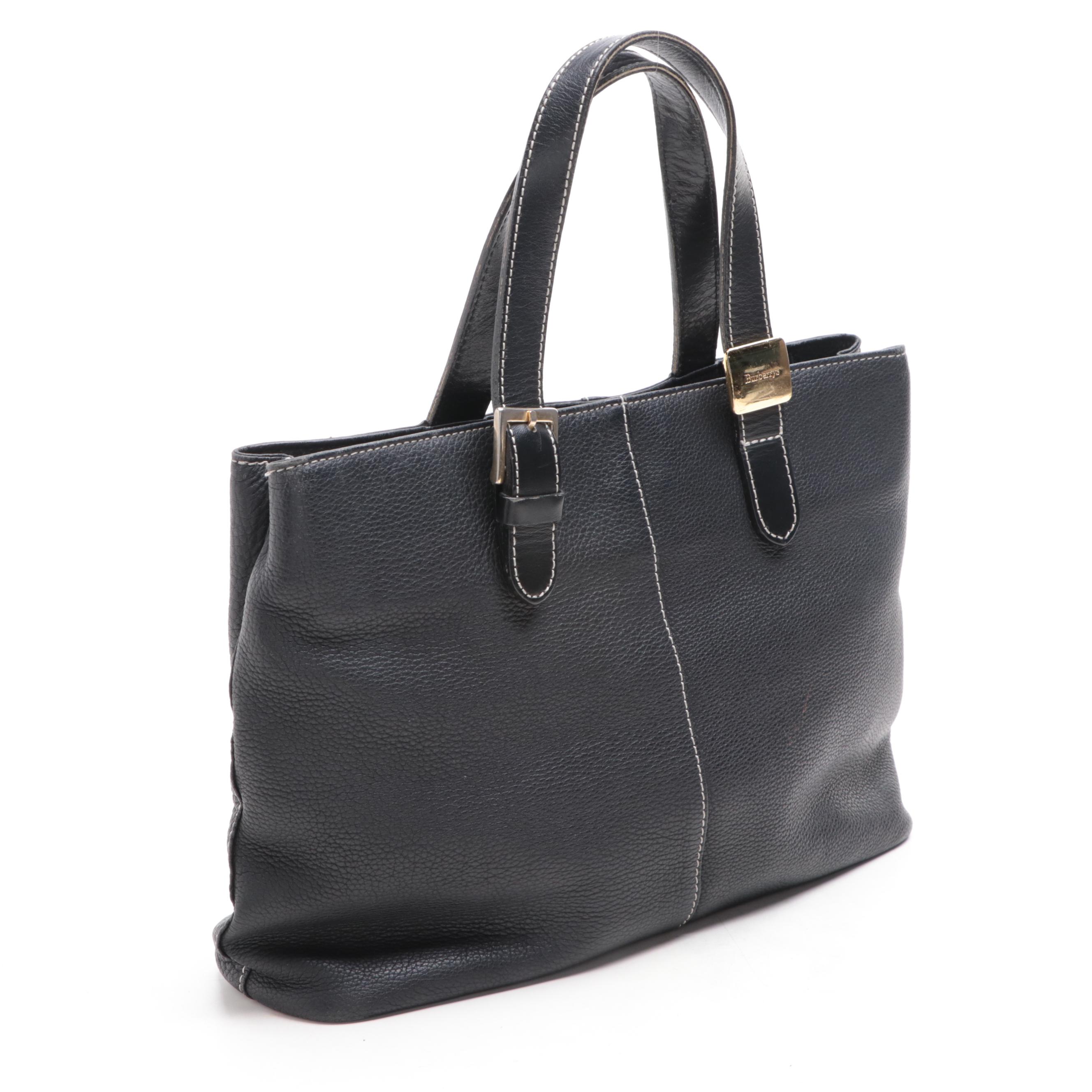 Burberrys Handbag in Black Pebble Grain Leather with Contrast Stitching