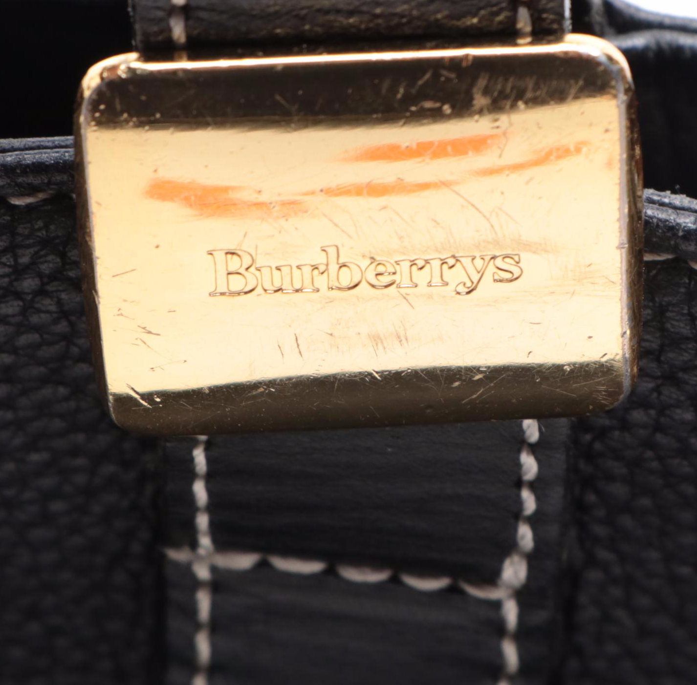 Burberrys Handbag in Black Pebble Grain Leather with Contrast Stitching