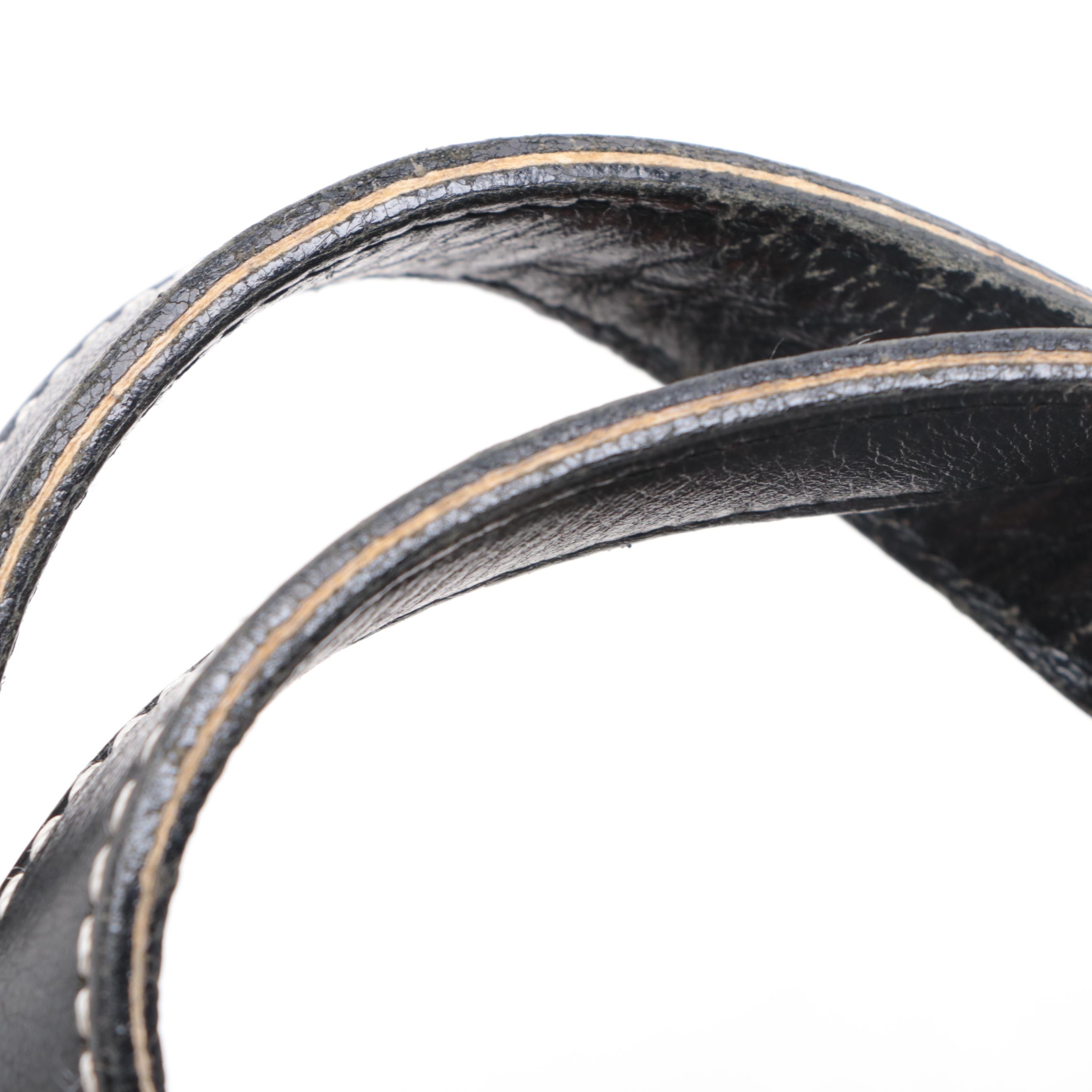 Burberrys Handbag in Black Pebble Grain Leather with Contrast Stitching