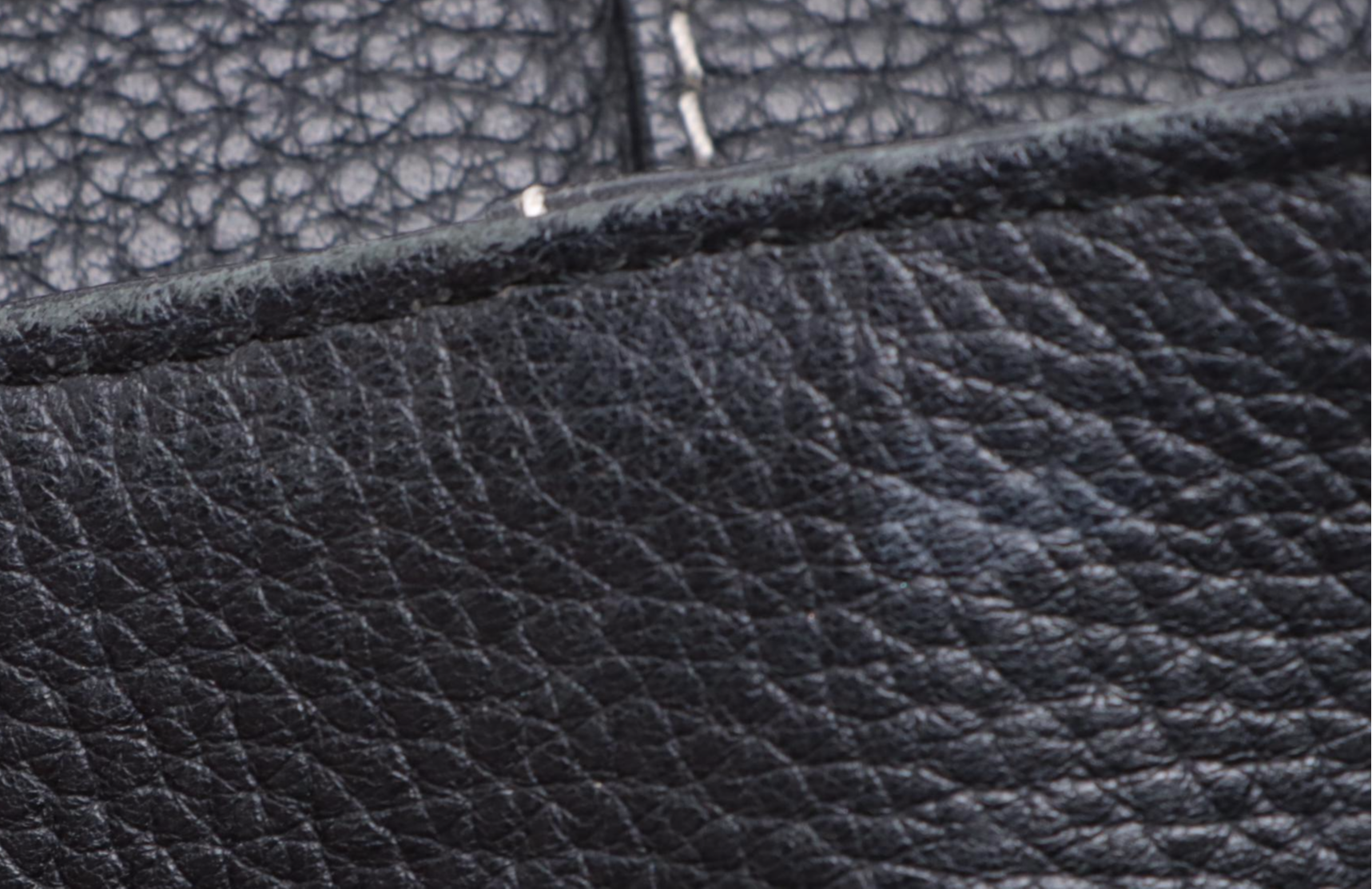Burberrys Handbag in Black Pebble Grain Leather with Contrast Stitching