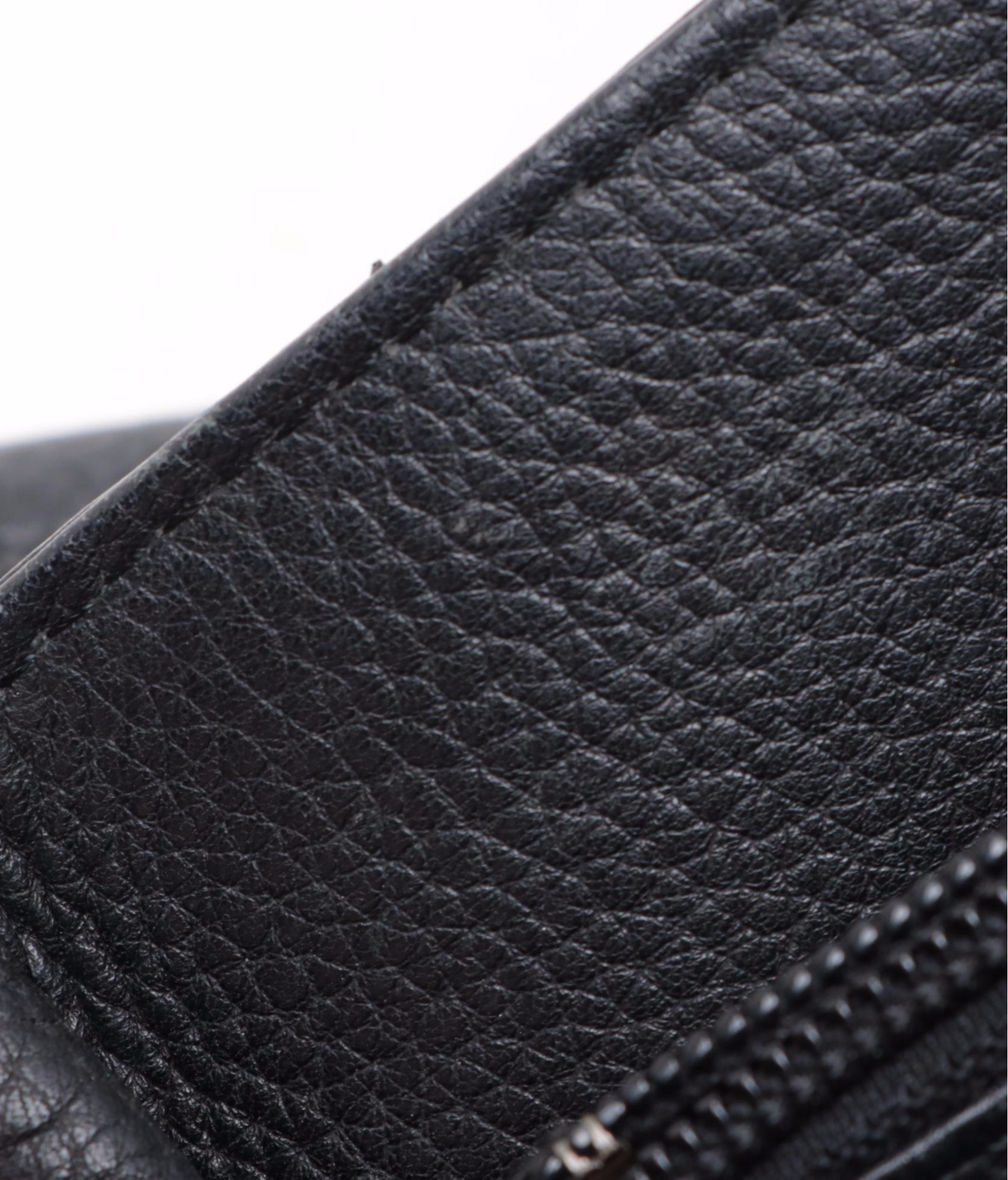 Burberrys Handbag in Black Pebble Grain Leather with Contrast Stitching