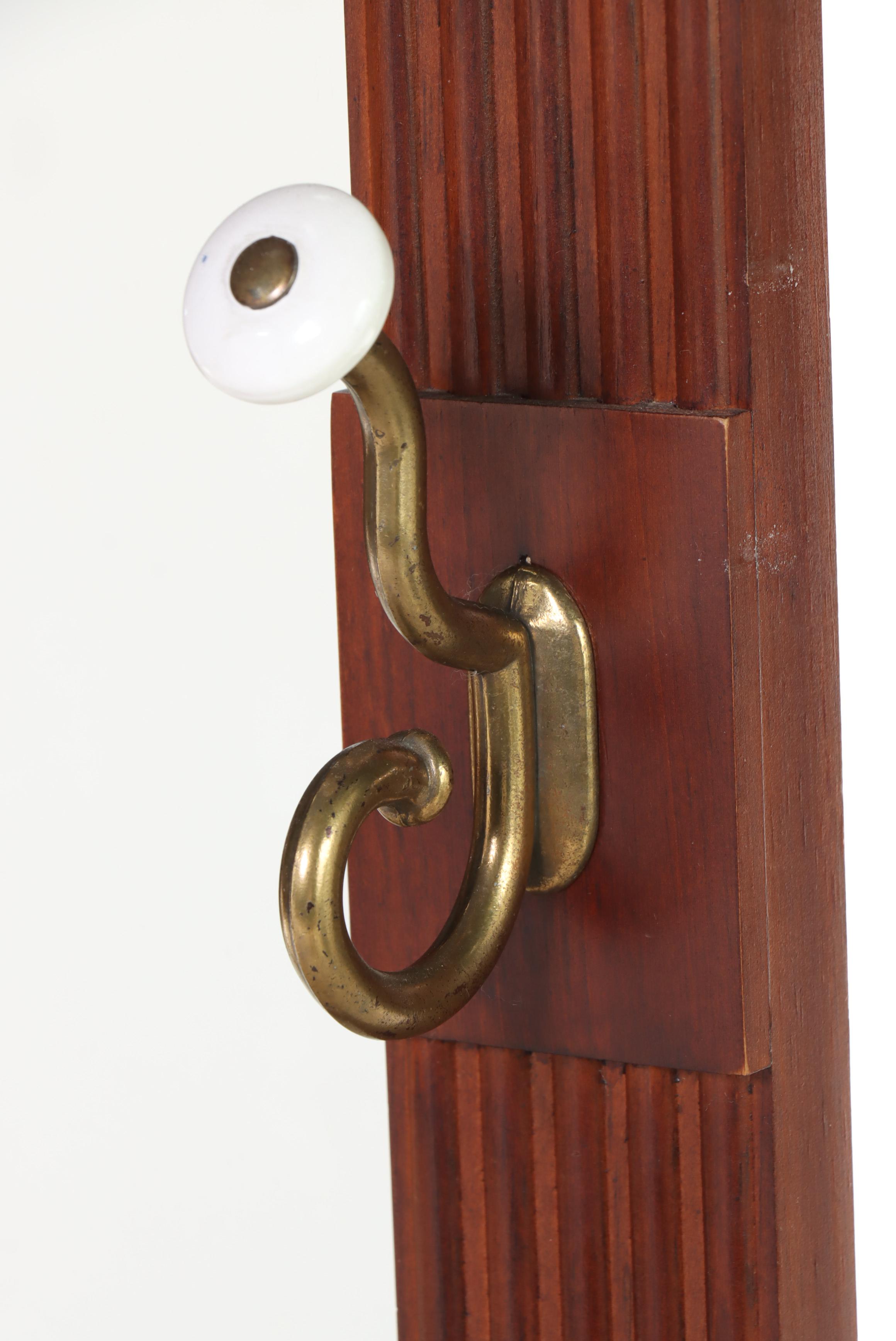 Pulaski Furniture Colonial Style Cherrywood-Stained and Faux-Marble Hall Stand