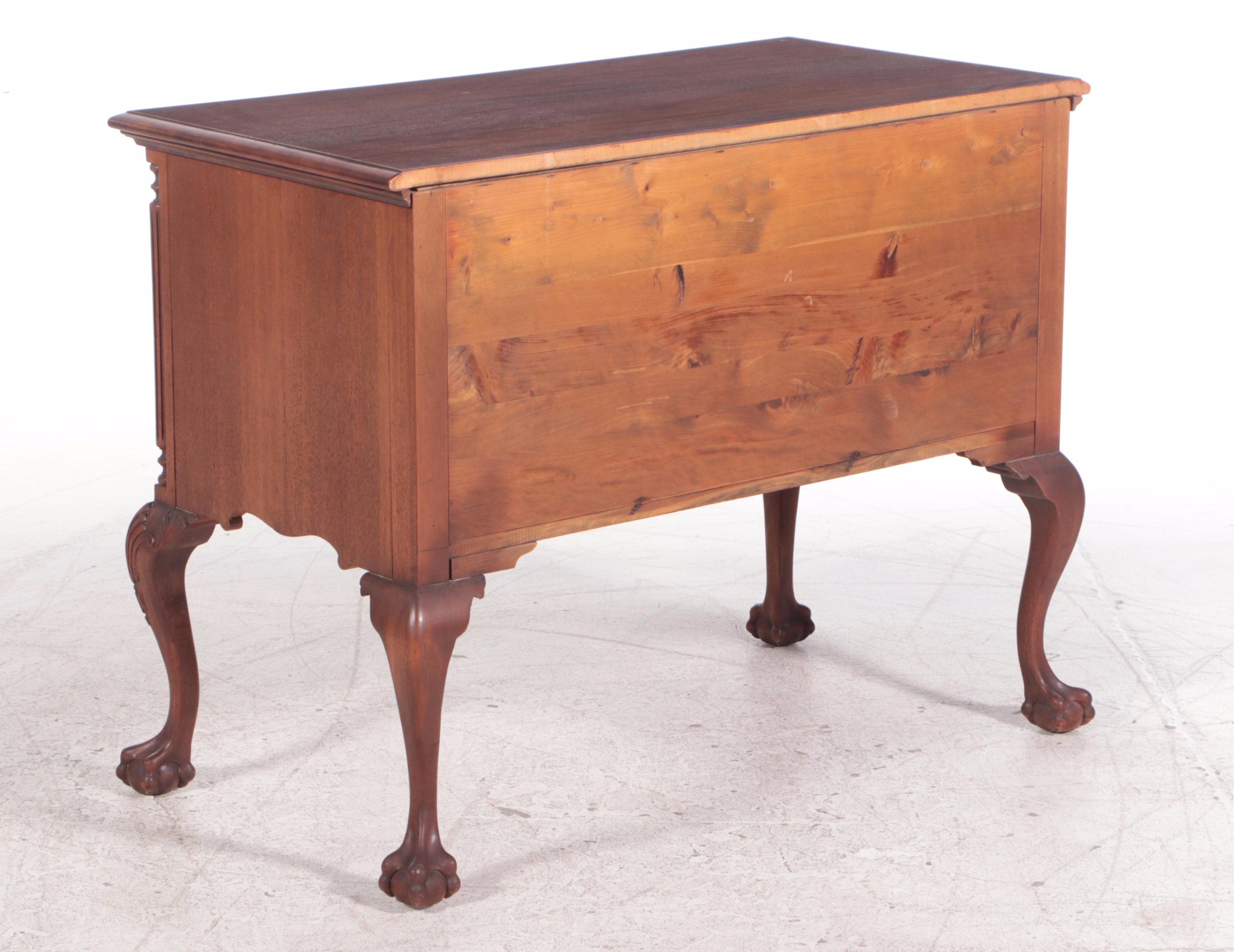 Caswell-Runyan Co. Chippendale Style Mahogany and Cedar Lift-Lid Chest