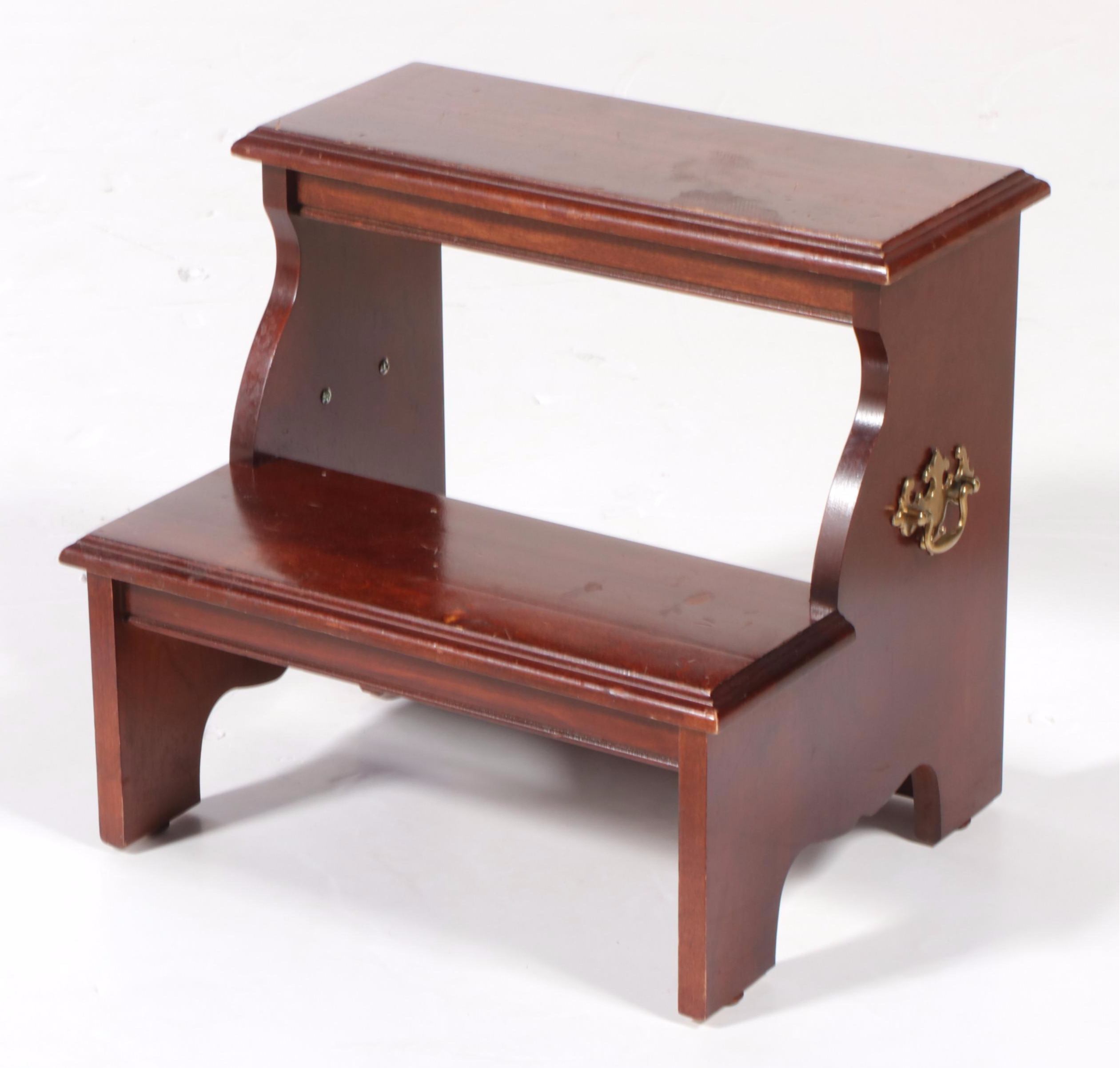 Universal Furniture Federal Style Cherrywood-Stained Queen Size Four-Post Bed