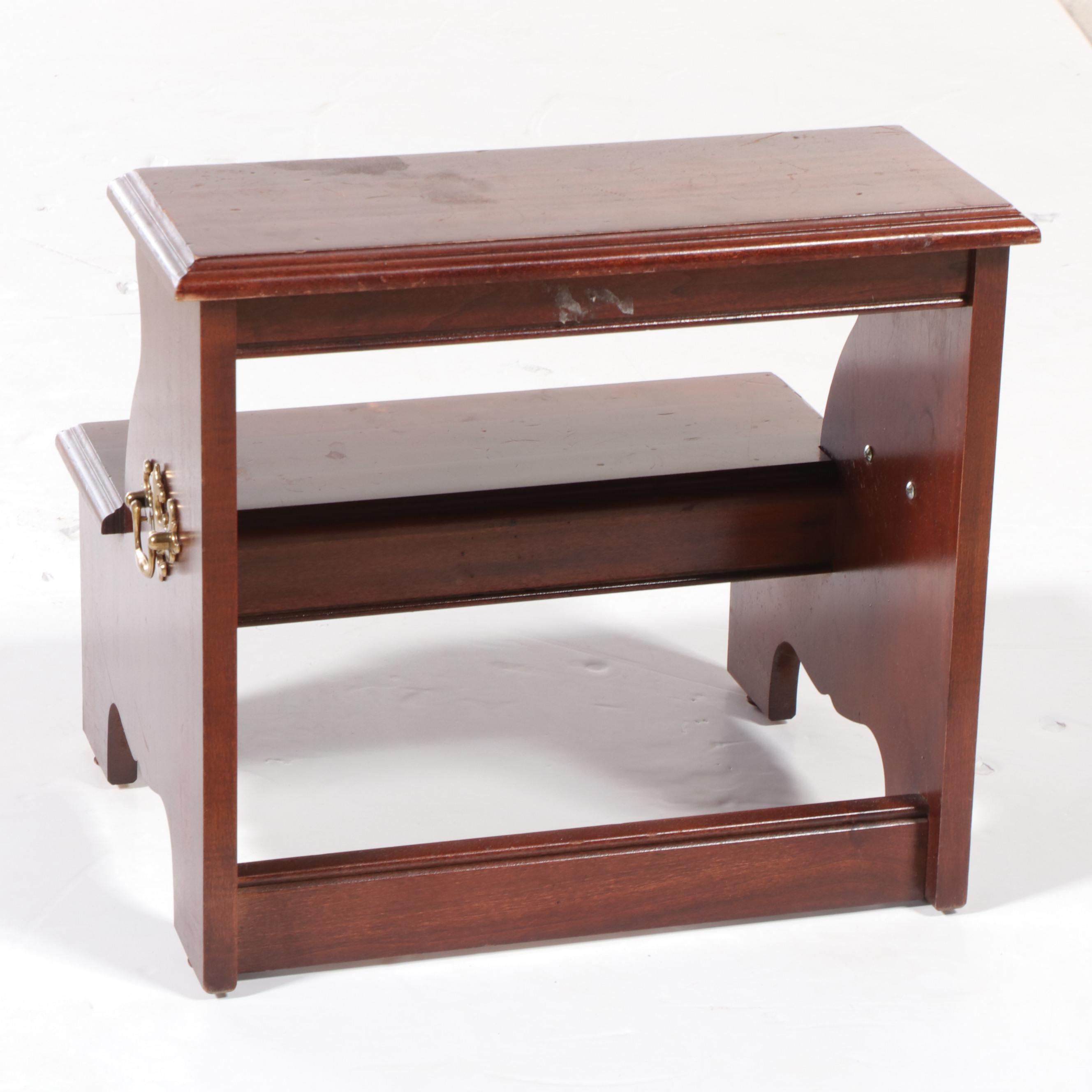 Universal Furniture Federal Style Cherrywood-Stained Queen Size Four-Post Bed