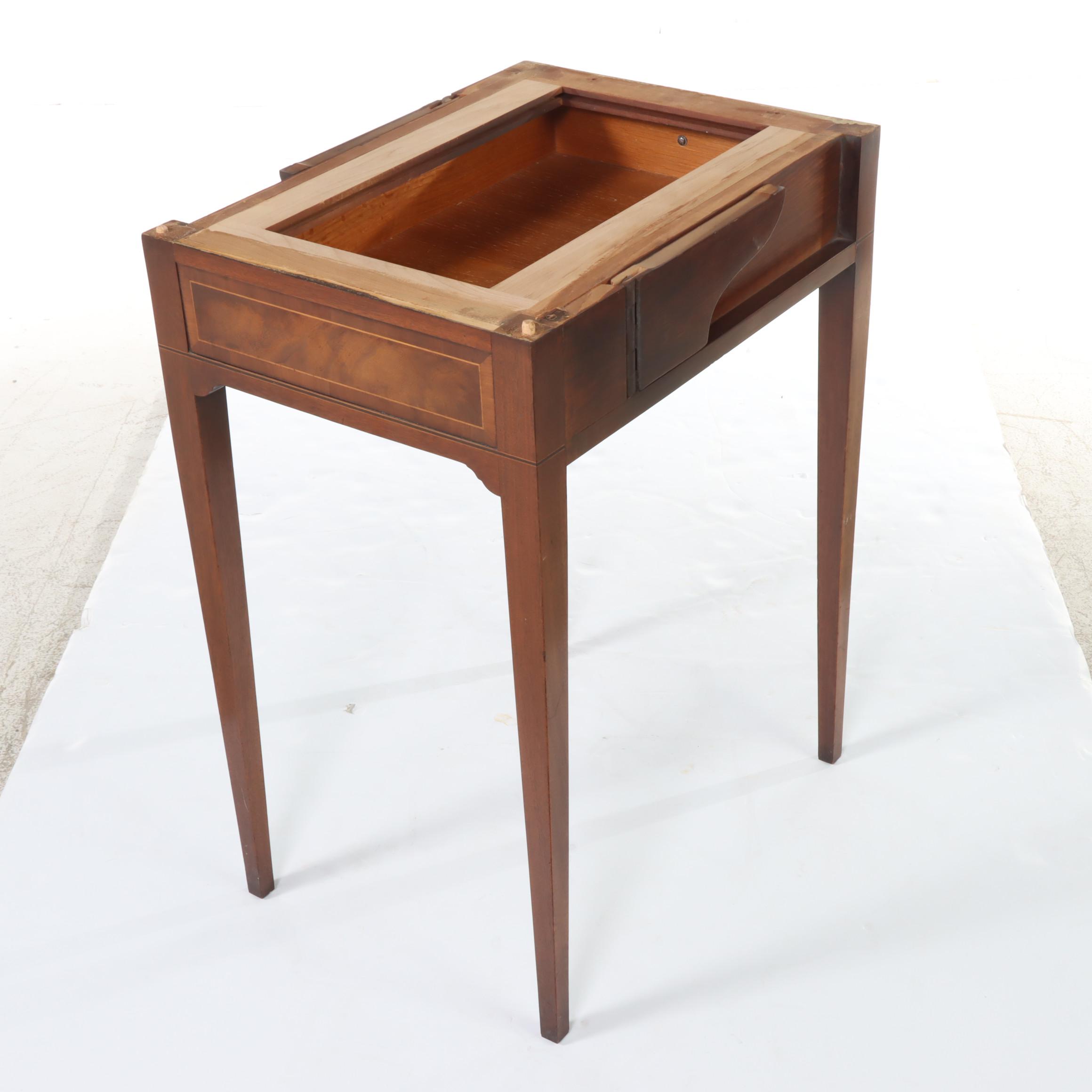 Baker Furniture Federal Style Mahogany and Crossbanded Pembroke Table