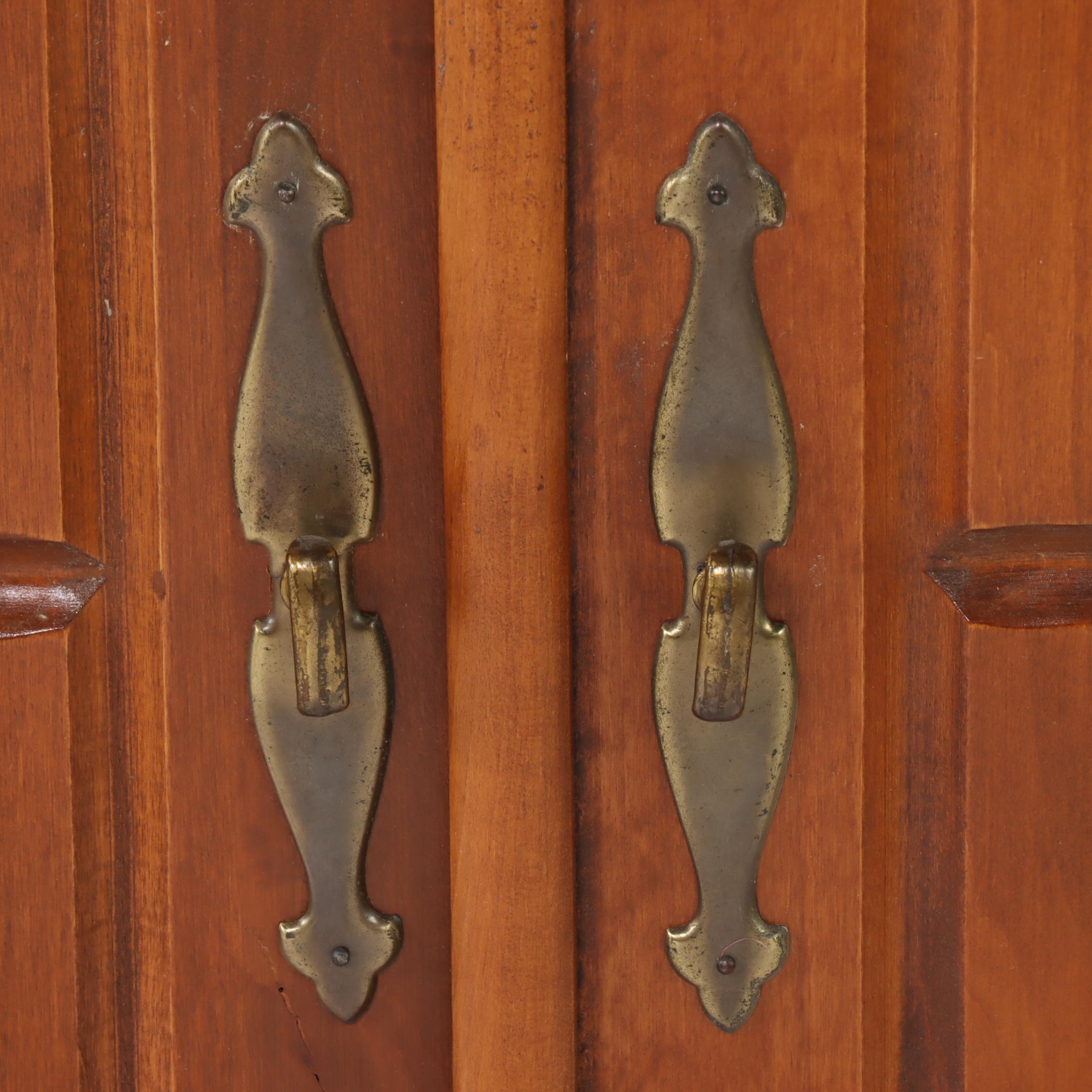 American Colonial Style Maple Corner Cabinet, Mid to Late 20th Century