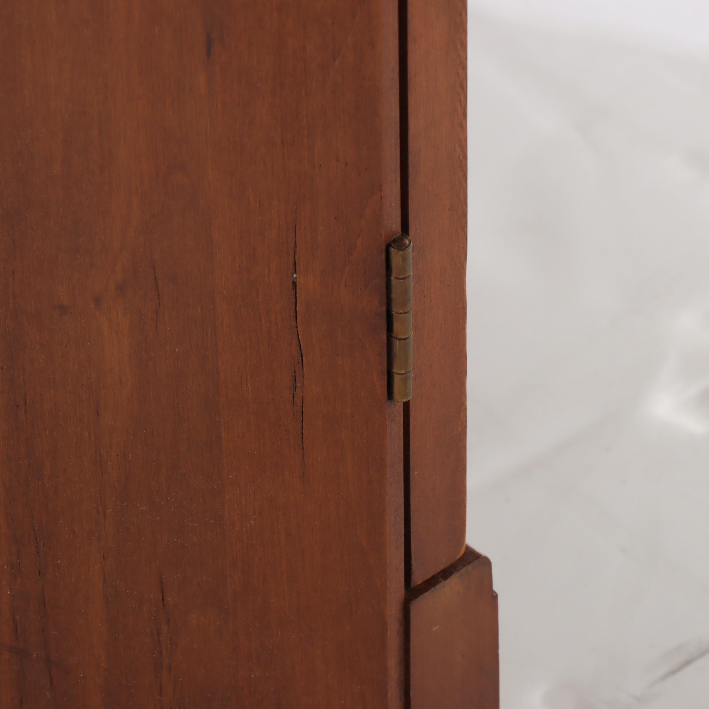 American Colonial Style Maple Corner Cabinet, Mid to Late 20th Century