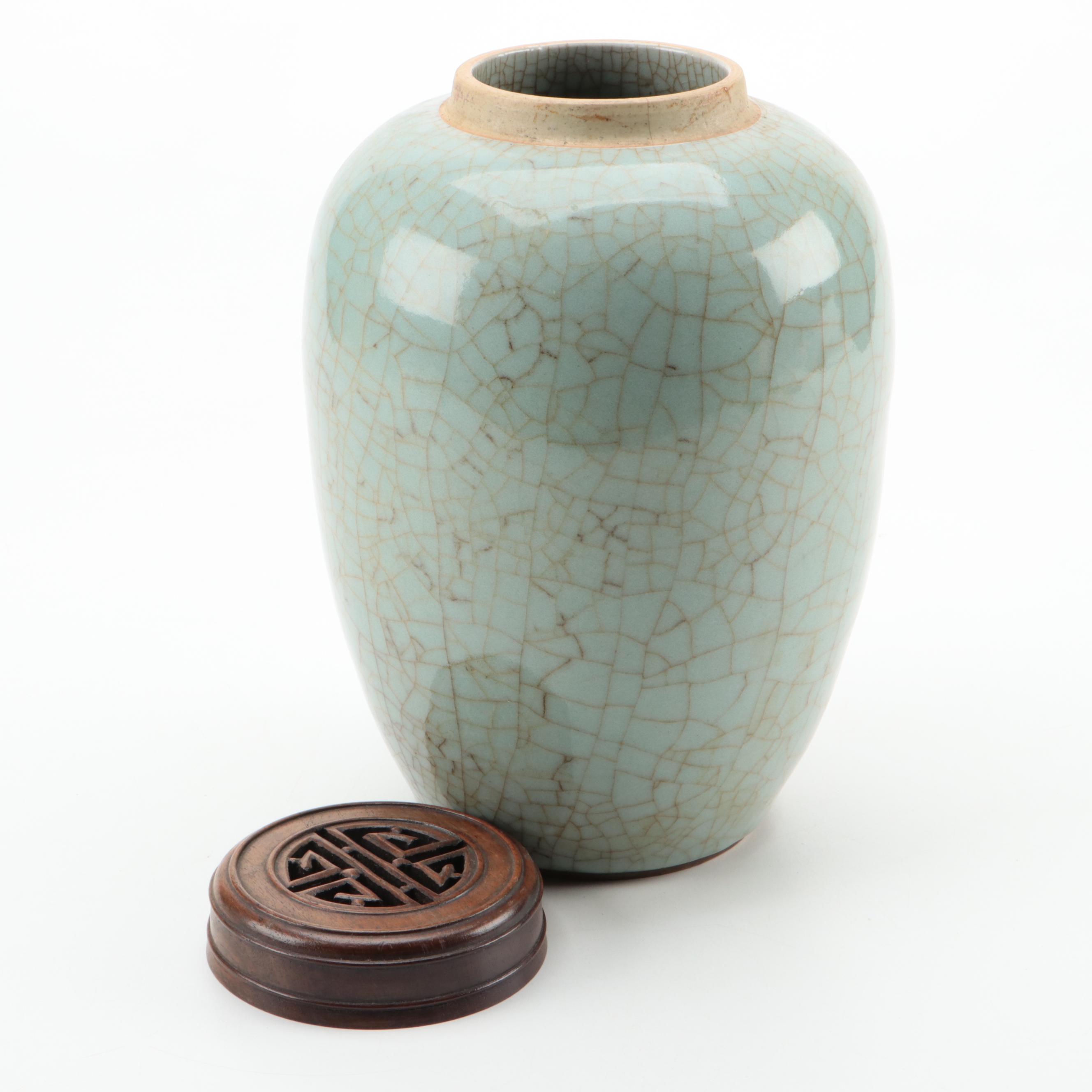 Chinese Celadon Crackle Glaze Porcelain Ginger Jar with Carved Shou Lid