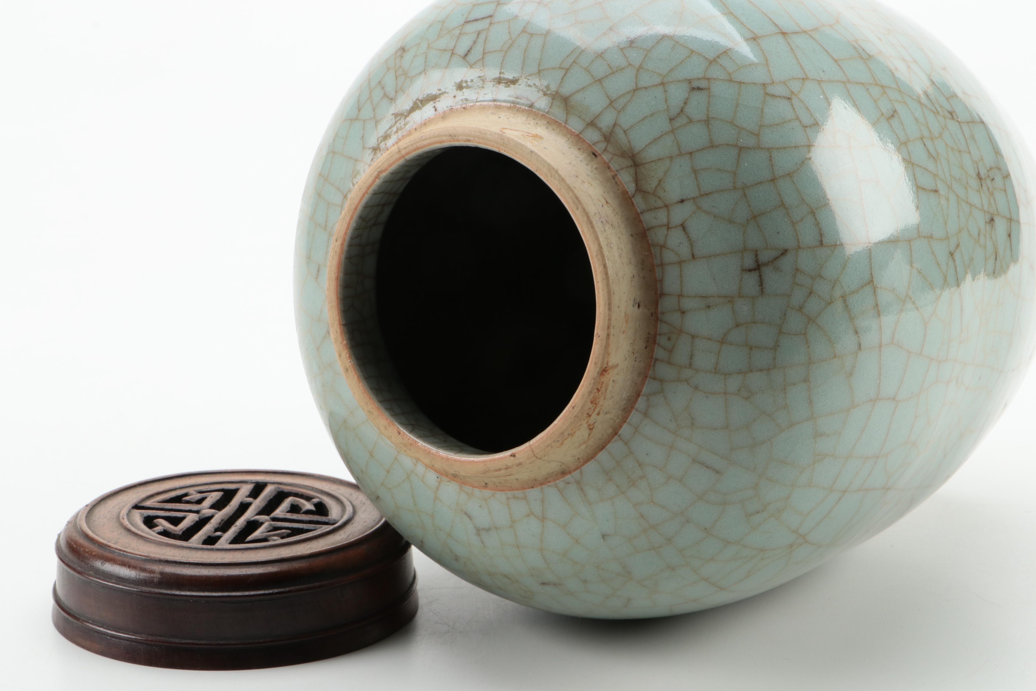 Chinese Celadon Crackle Glaze Porcelain Ginger Jar with Carved Shou Lid