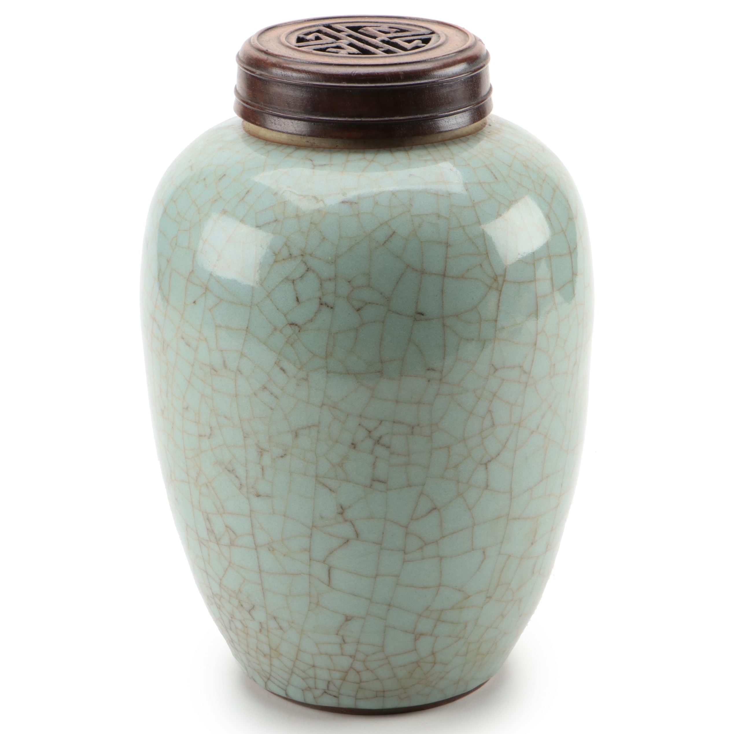 Chinese Celadon Crackle Glaze Porcelain Ginger Jar with Carved Shou Lid