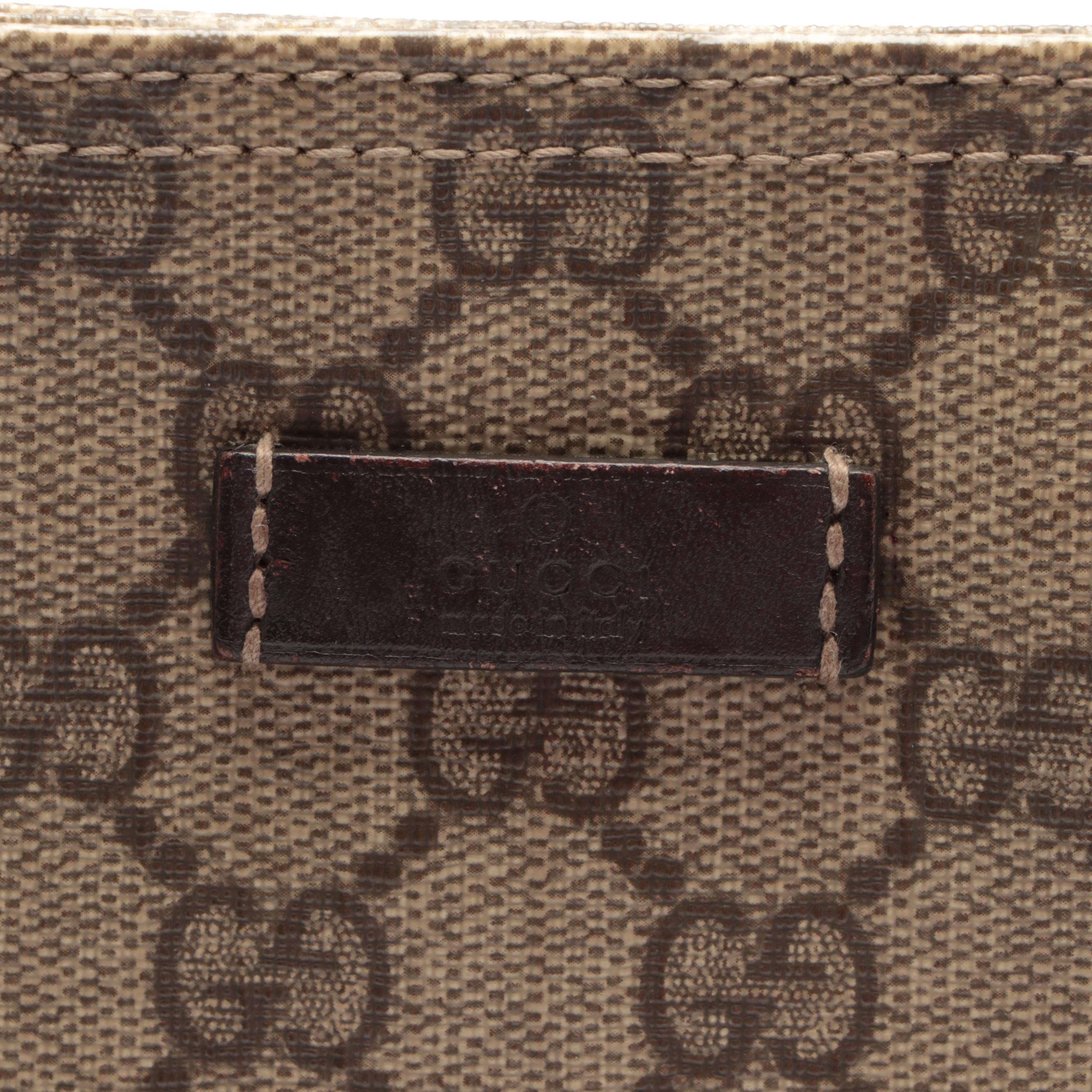 Gucci Flat Messenger Bag in GG Supreme Canvas