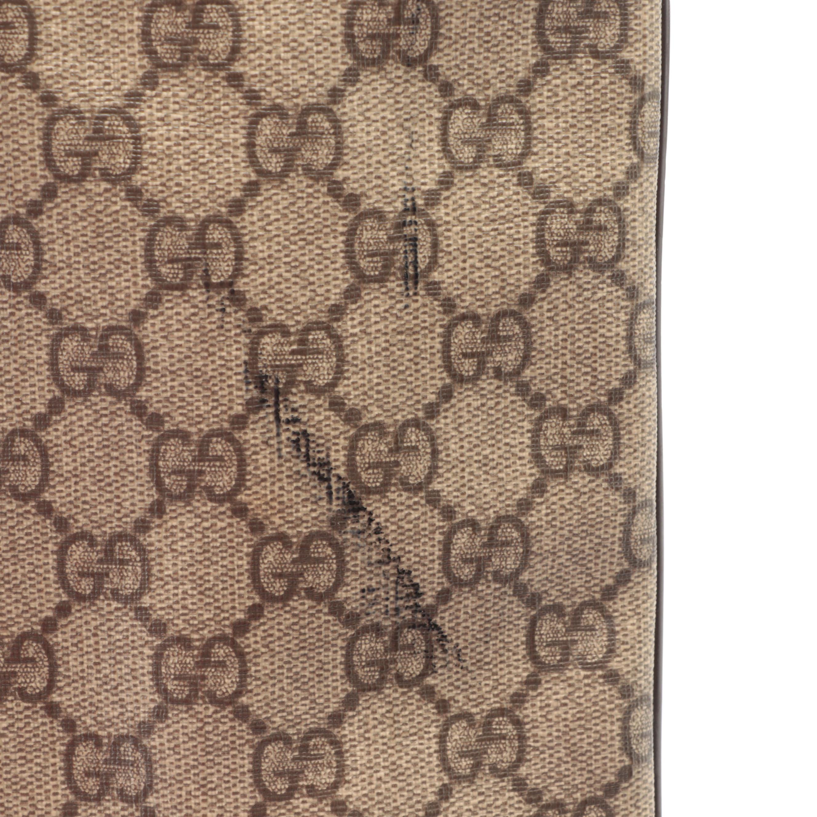 Gucci Flat Messenger Bag in GG Supreme Canvas