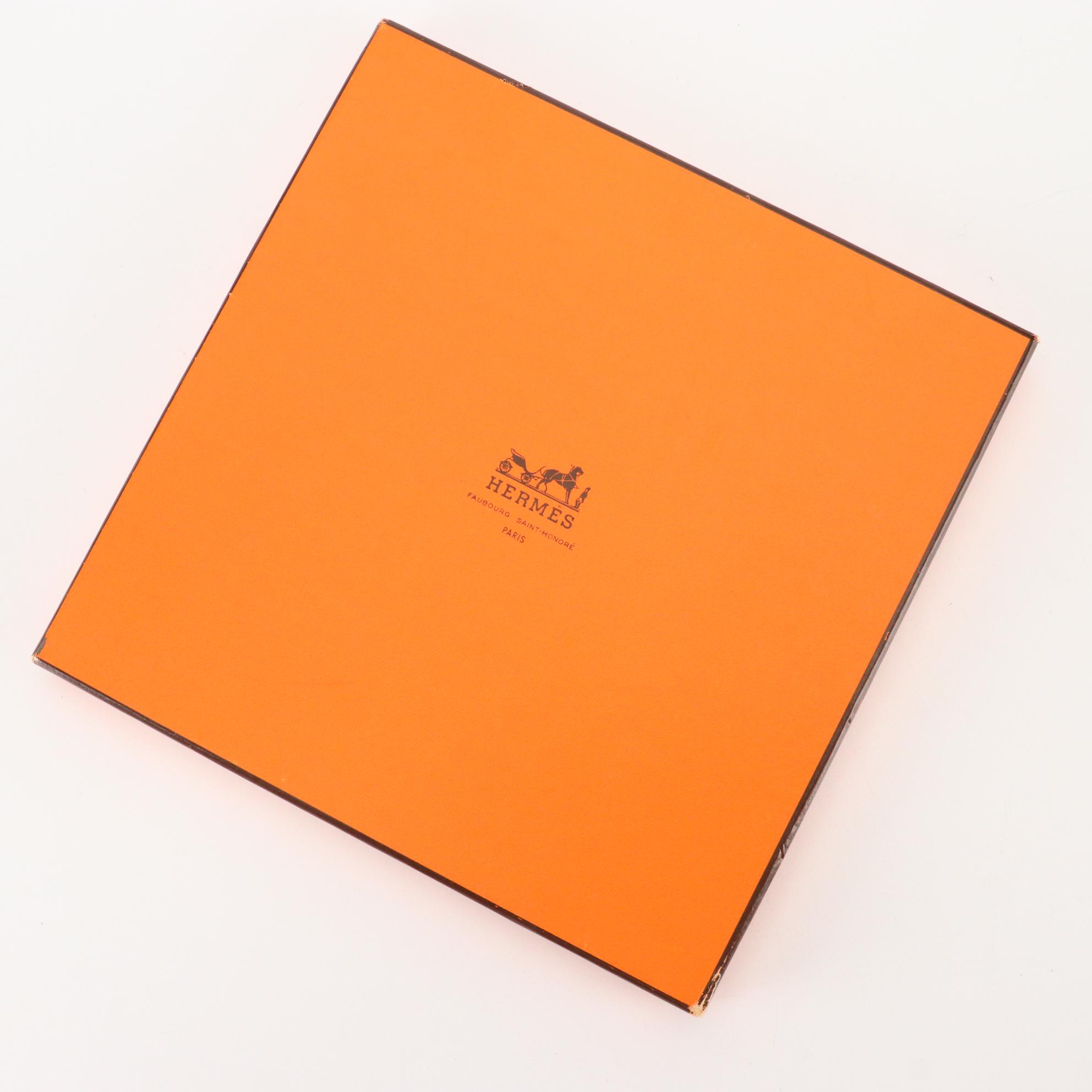 Hermès ''Voitures Paniers'' Scarf 90 in Silk Twill