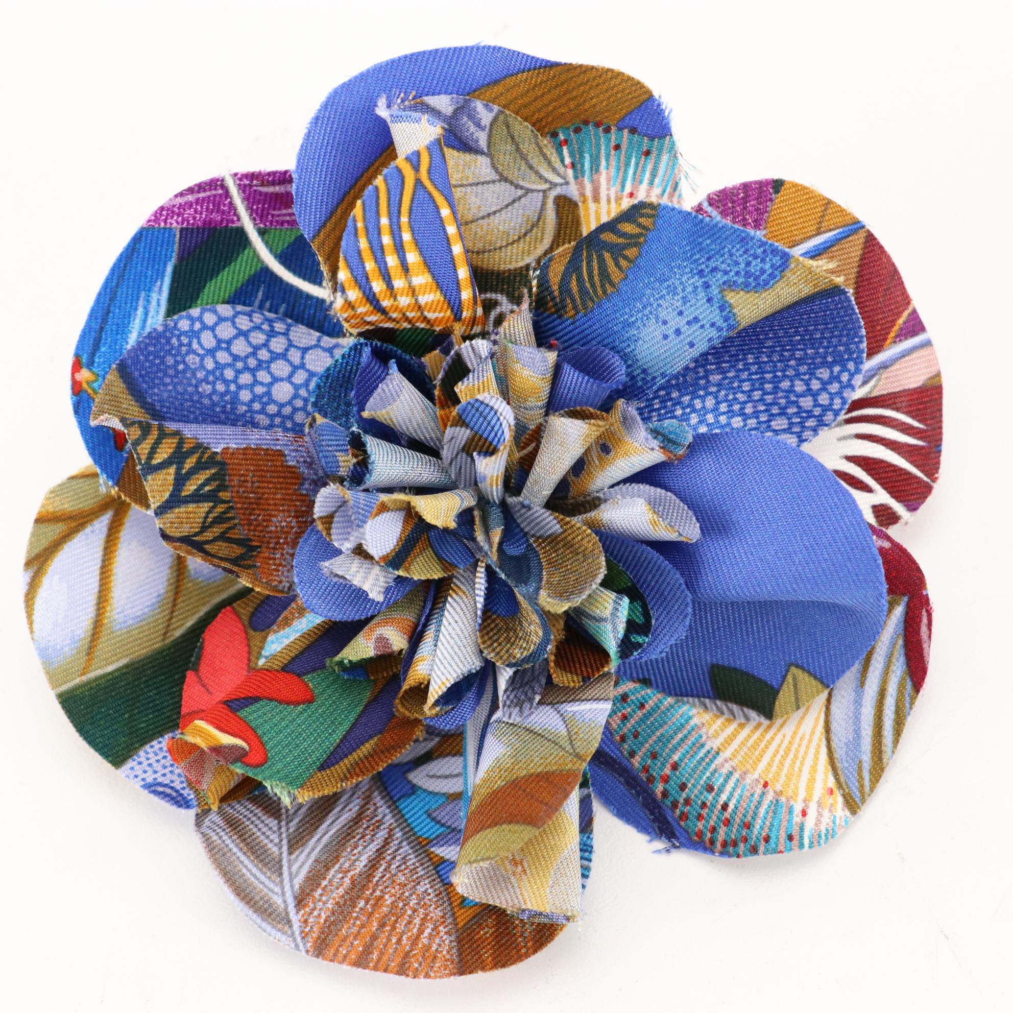 Hermès Charm Hair Clip in La Fleur Flower "Au Ceur de la Vie" in Silk Twill