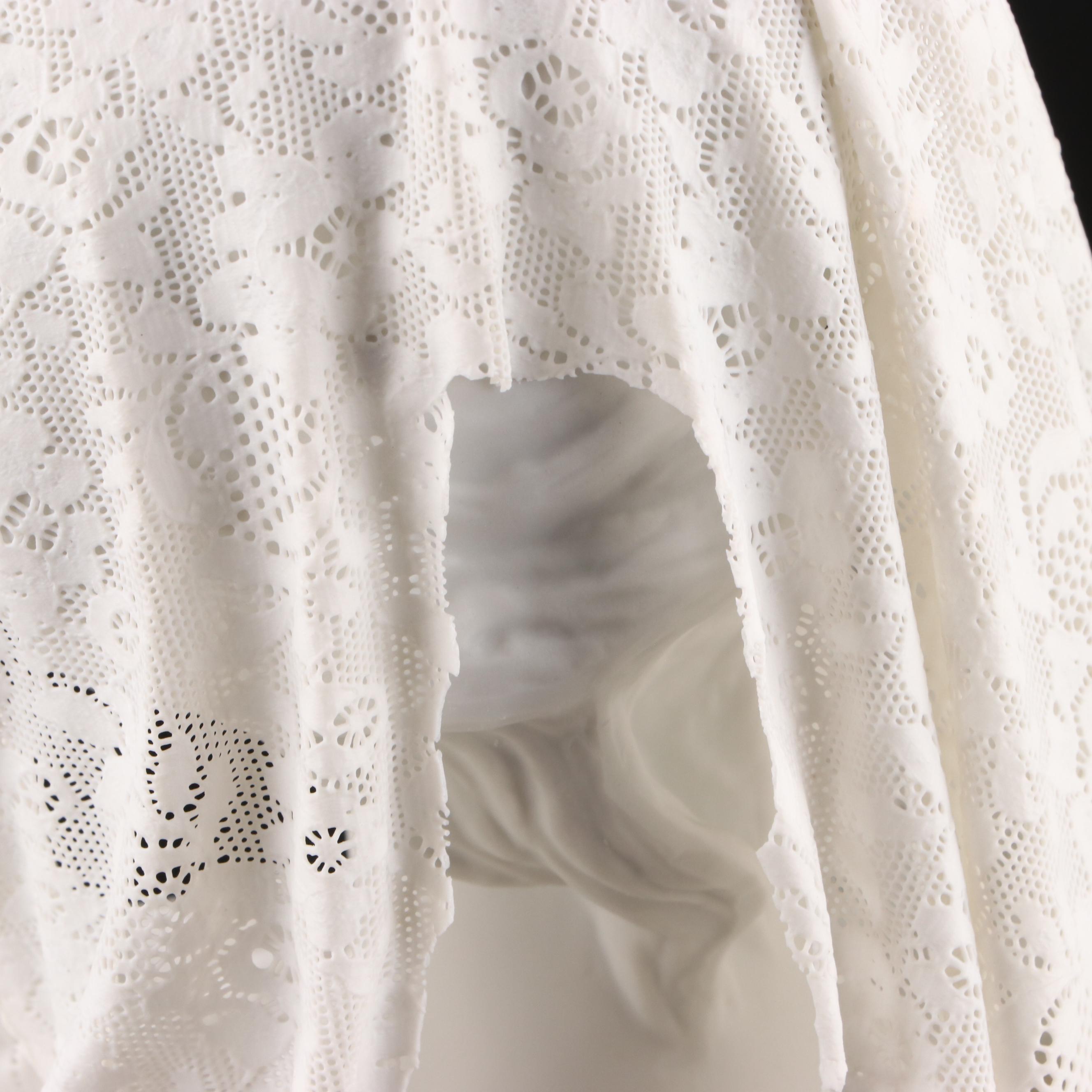 Lladró "Small Bust with Veil" Porcelain Lace Sculpture