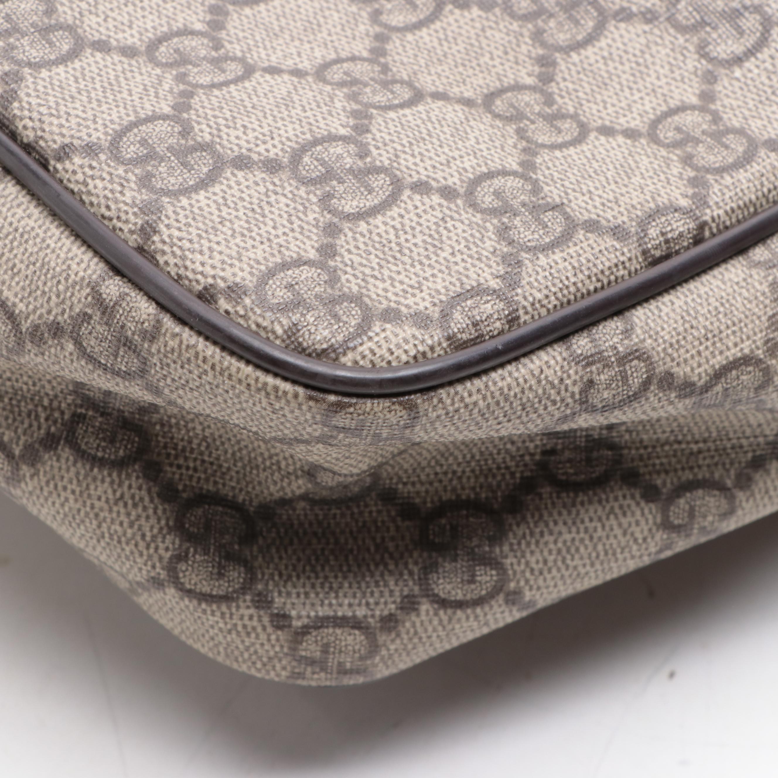 Gucci Zip Front Shoulder Bag in GG Supreme Canvas