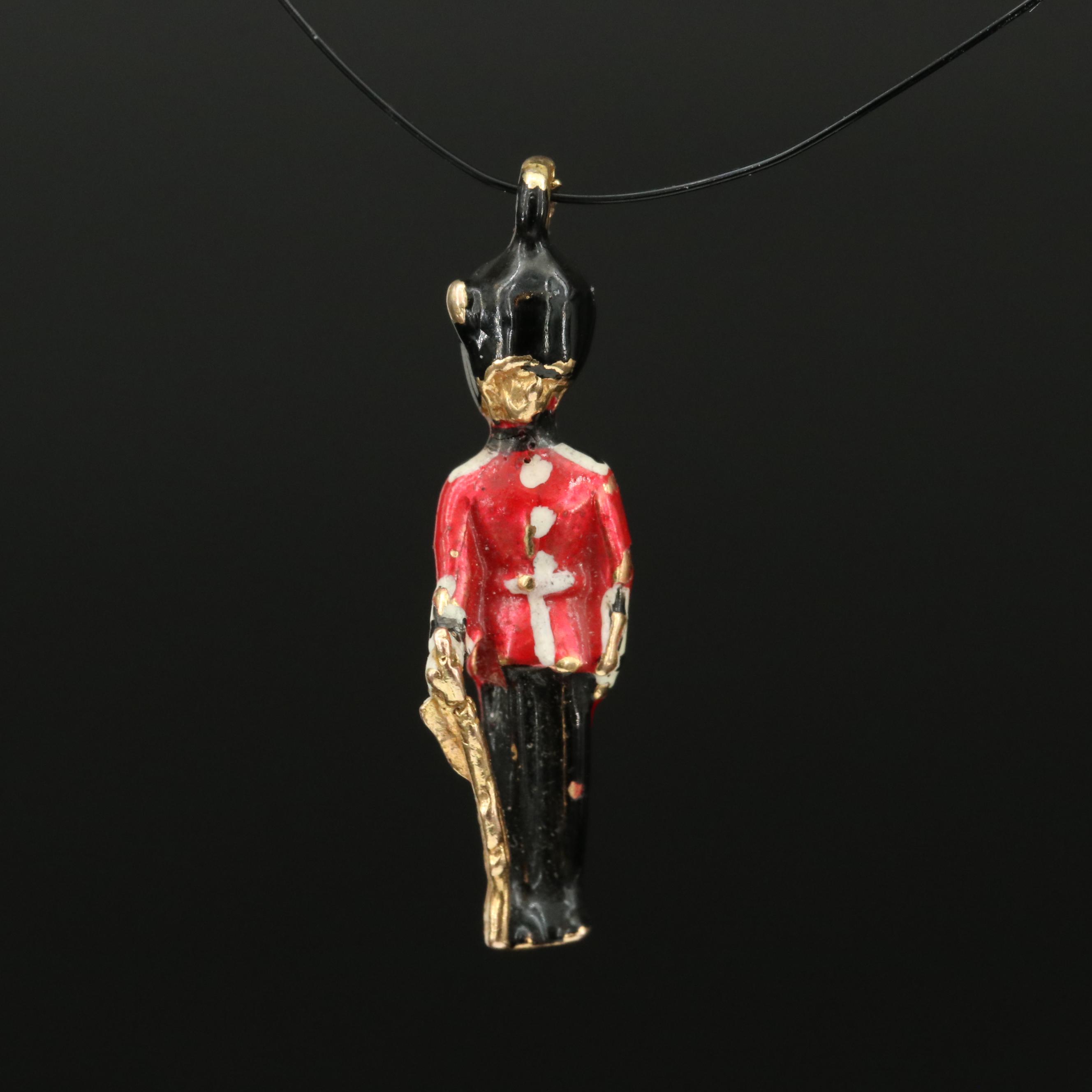 Yeoman Warden 9K "Beefeater" Enamel Tower Guard Charm