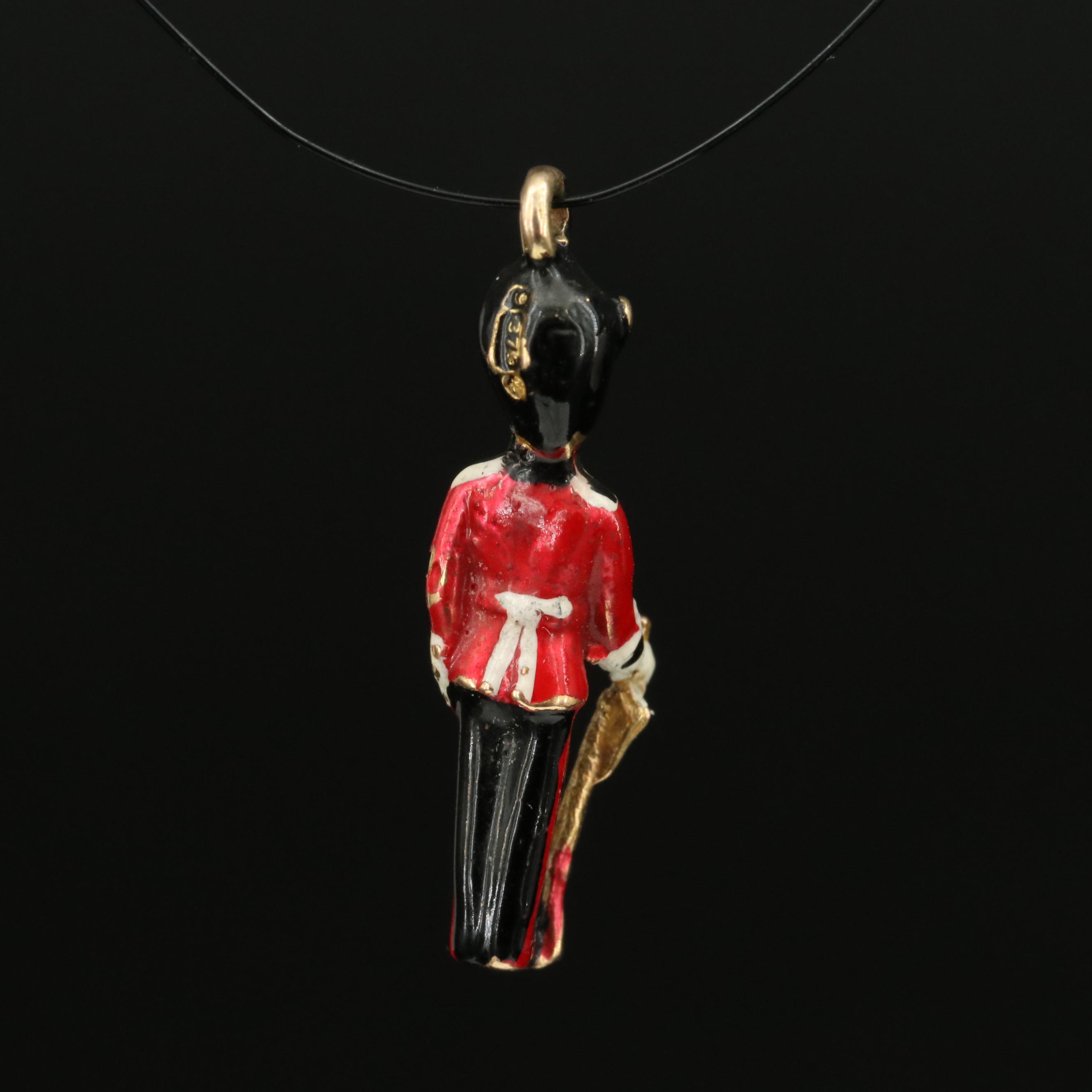 Yeoman Warden 9K "Beefeater" Enamel Tower Guard Charm