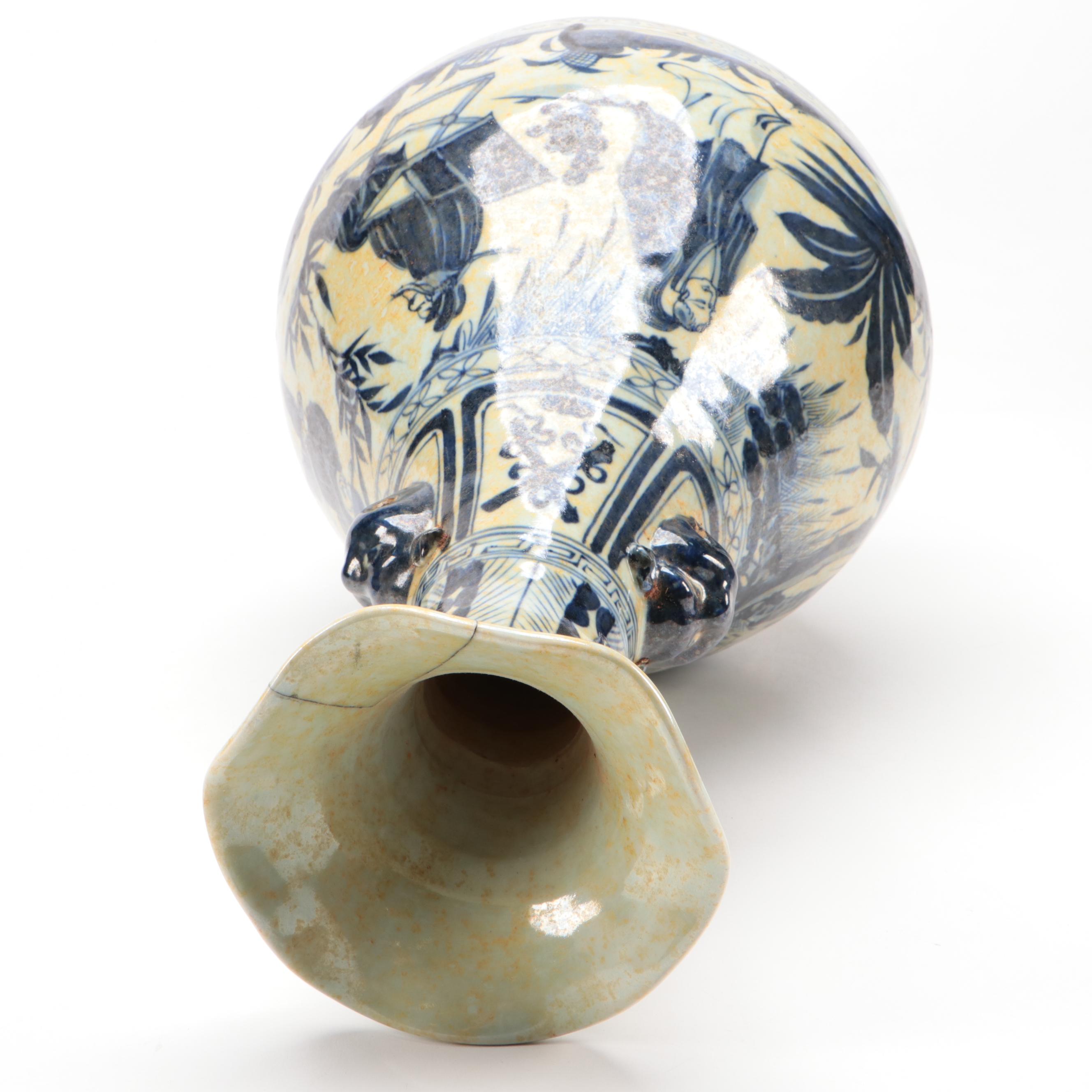 Chinese Hand-Painted Blue and White Porcelain Globular Vase