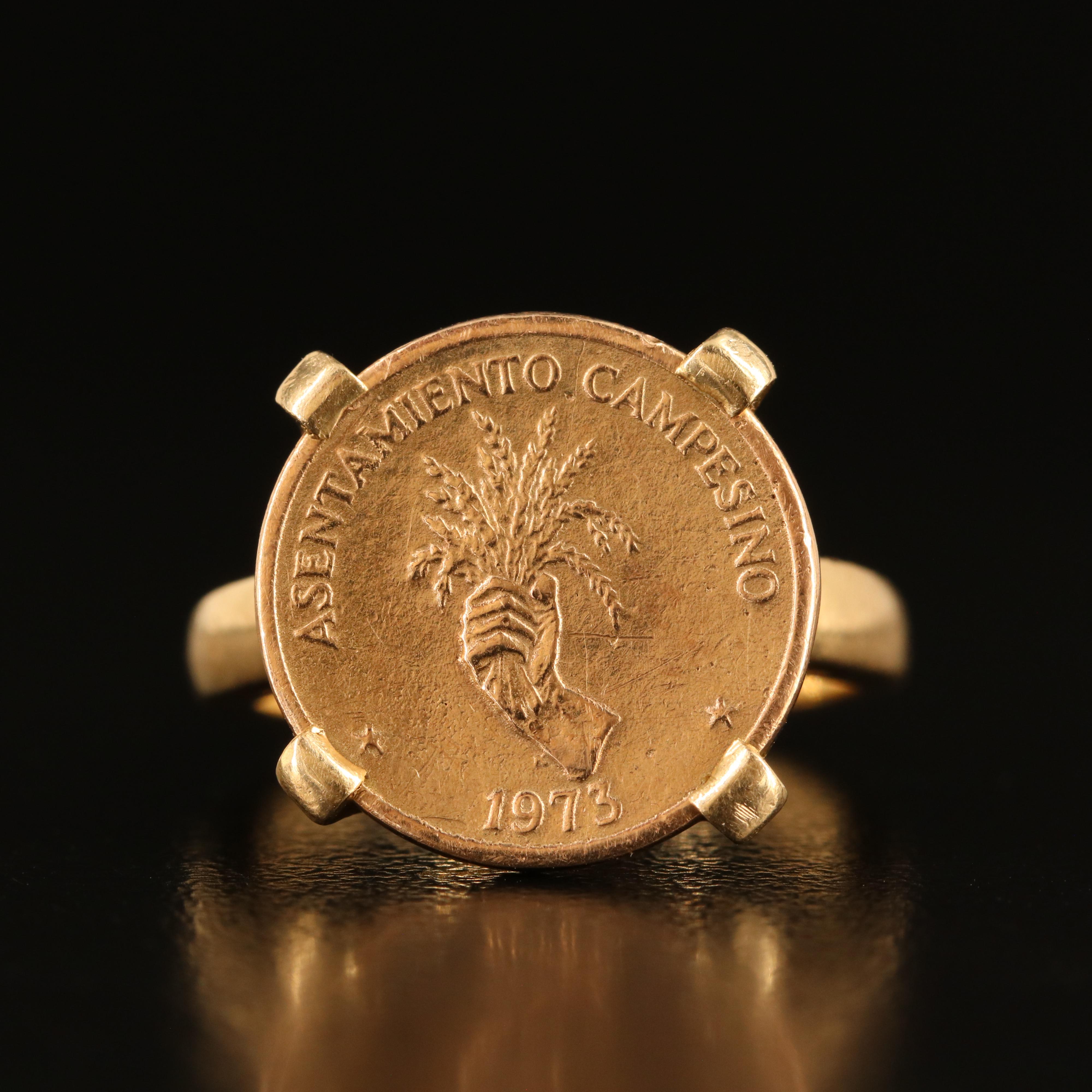 14K Ring with 1973 Panama 2 1/2-Centesimos Coin