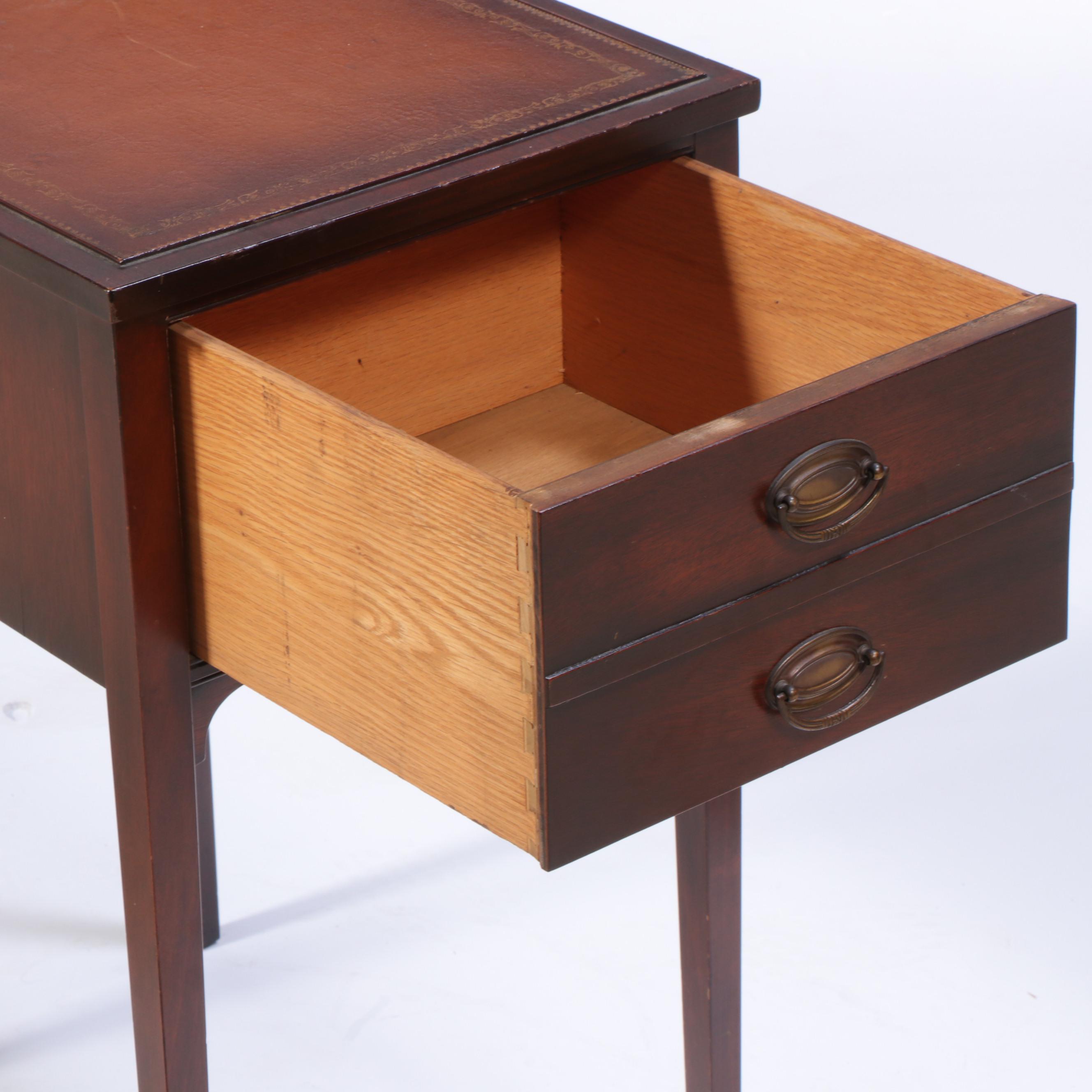 Federal Style Mahogany and Leather-Top Side Table, Mid to Late 20th Century