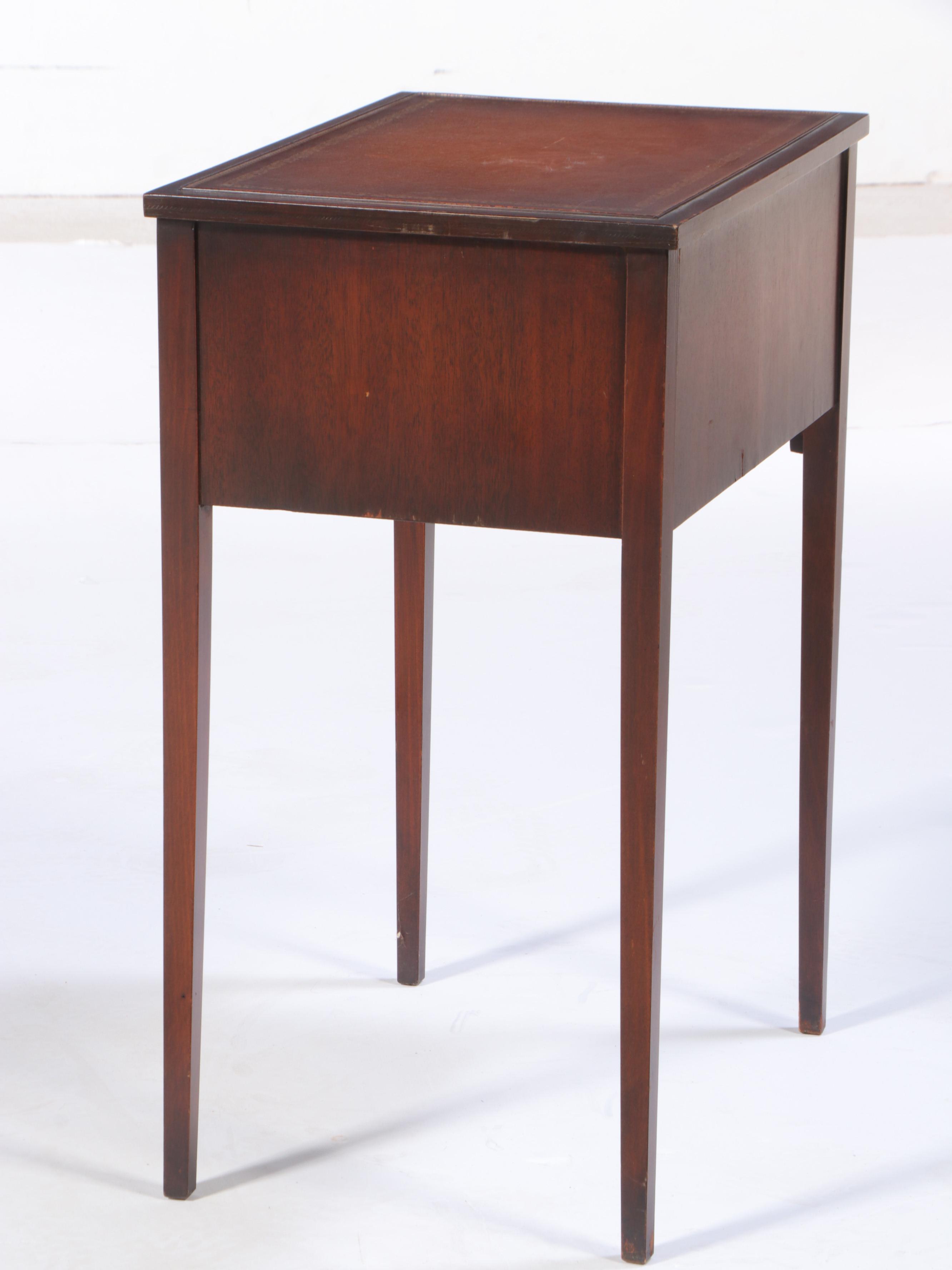 Federal Style Mahogany and Leather-Top Side Table, Mid to Late 20th Century